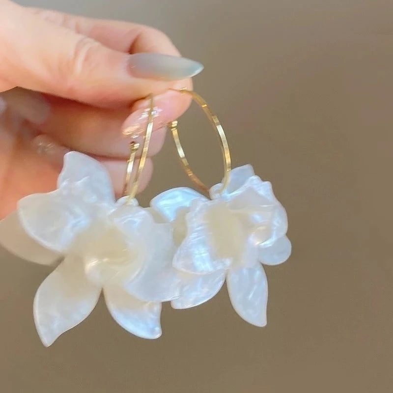 Flower Pearl Stud Earrings Korea Elegant Temperament White Color Petal Earrings For Women'S Wedding Jewelry Gifts