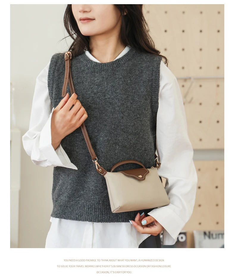 Fashionable and trendy one-shoulder bag, retro crossbody bag, simple and elegant small square bag for women.