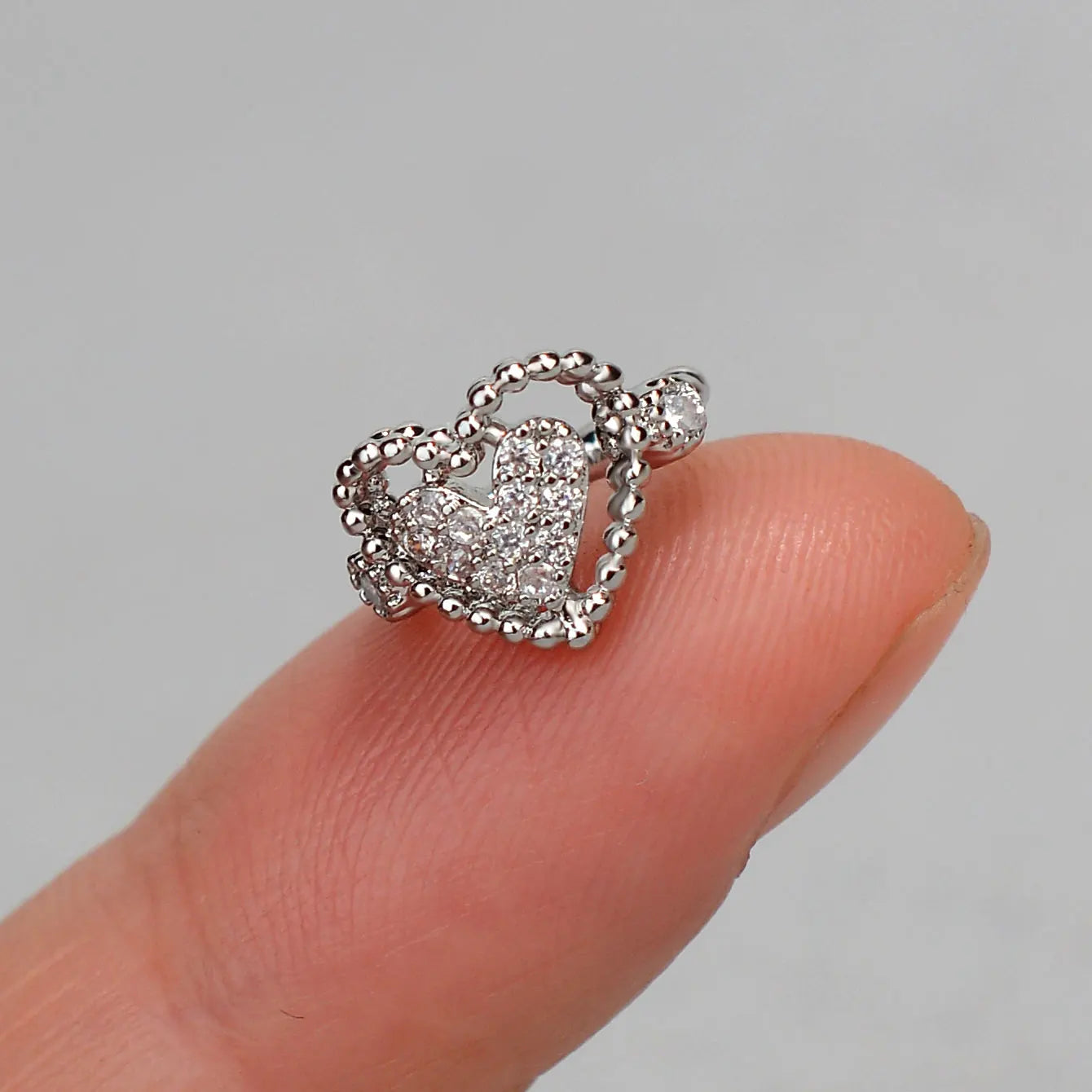 Pendientes de circonita brillante delicados de clip en forma de corazón para mujer, sin perforación, joyería de cartílago falso