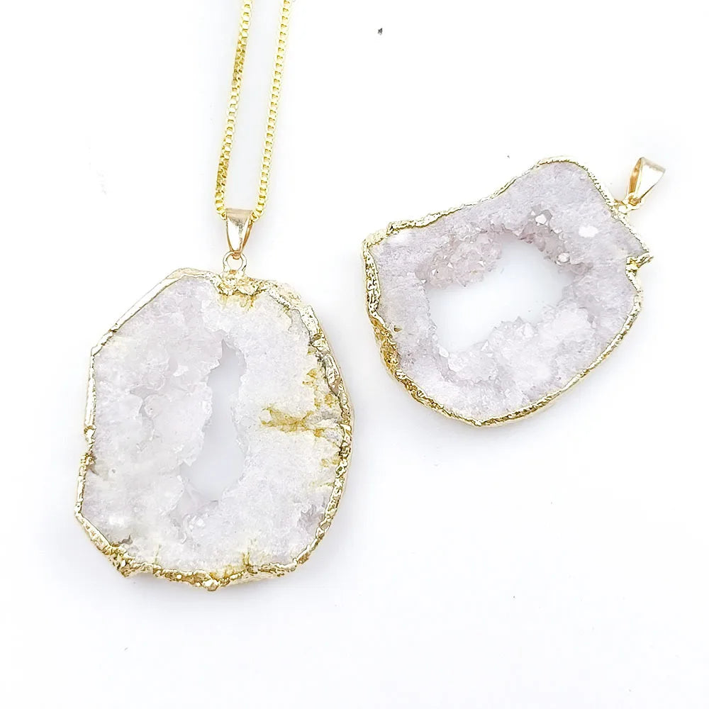 Natural Agate Slice Druzy Necklace Irregular Quartz Geode Pendant Necklace with Gold Plated Edge Crystal Stone Jewelry for Women