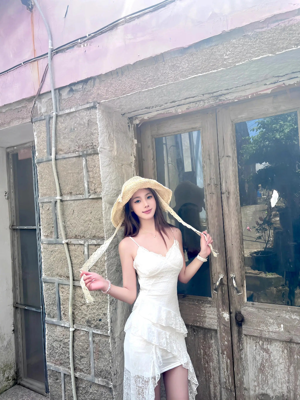 Summer New Style White Lace Irregular Belted Strap Dress Women's Beach Vacation Dress Slim Fit French Style No Sleeve Dress