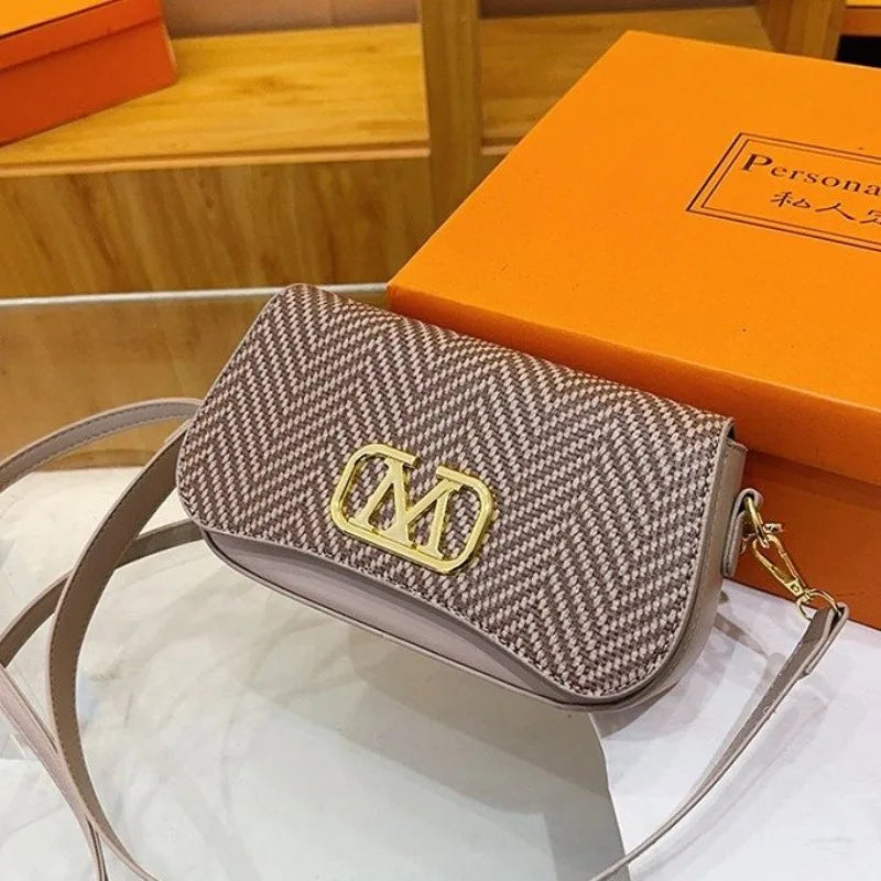 Famous Designer Crossbody Bag Trendy Letter Logo Also Serves As A Chic And Spacious Diaper Bag For Women