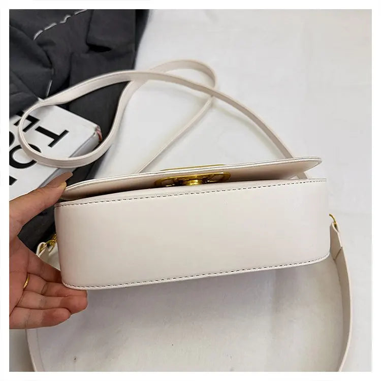 Famous Designer Crossbody Bag Trendy Letter Logo Also Serves As A Chic And Spacious Diaper Bag For Women