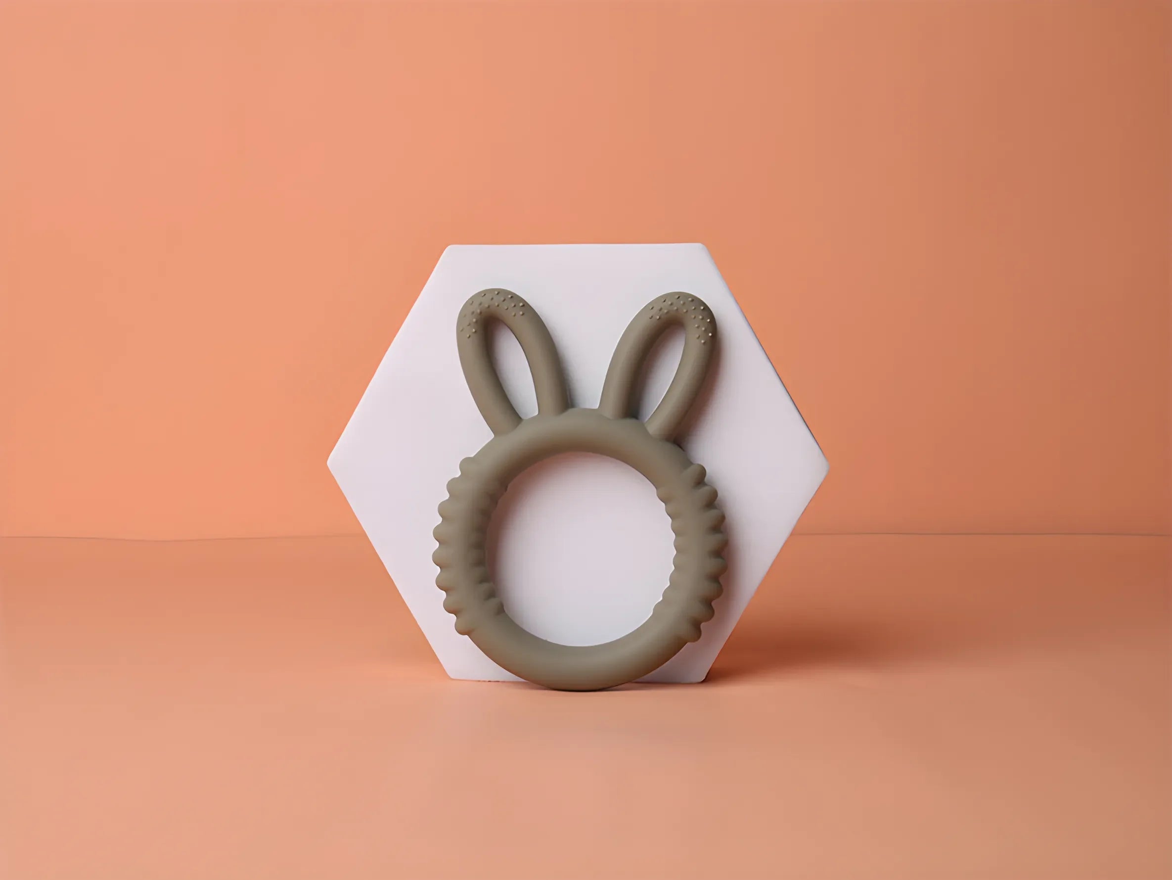 Mordedor de silicona con forma de conejito de Happy Children para bebés - Juguete calmante para la dentición