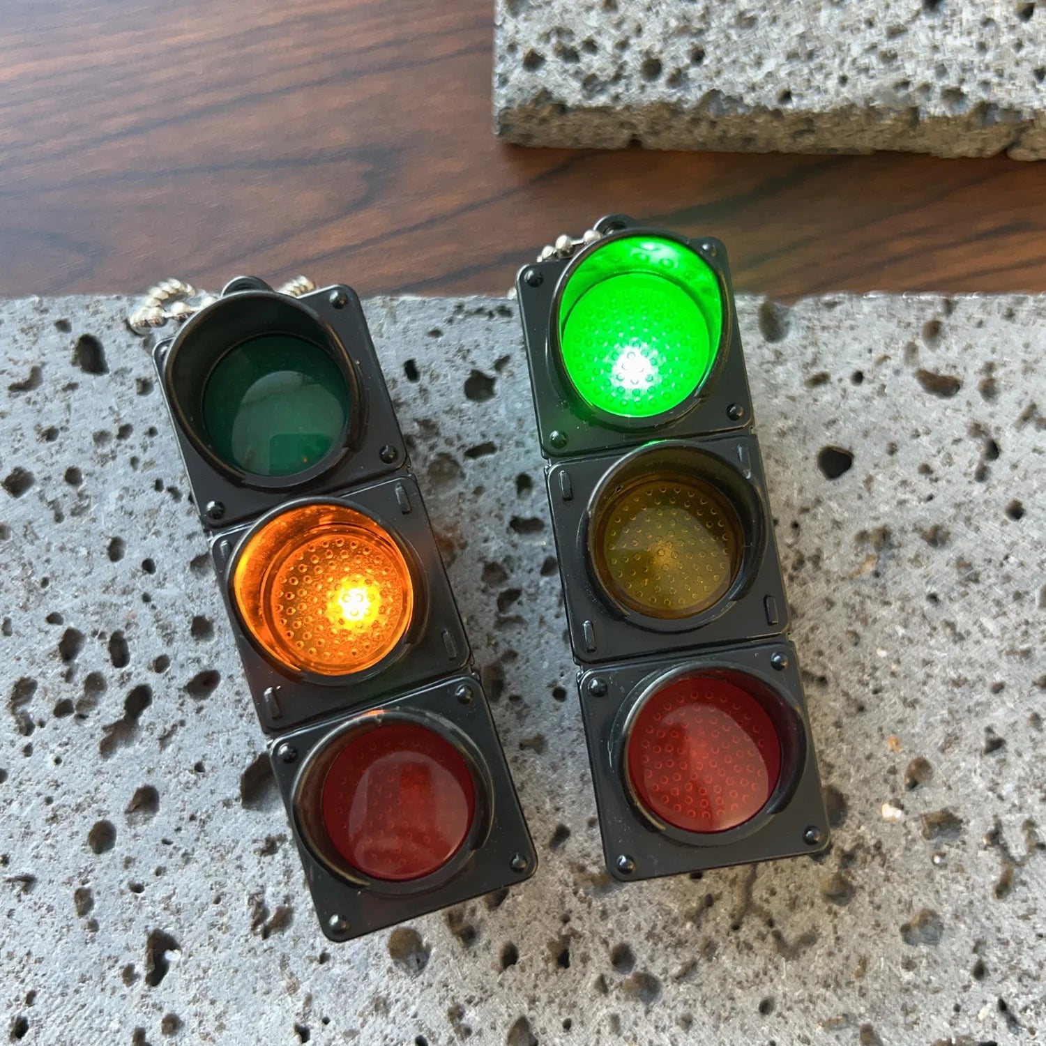 New Signal Traffic Light Keyring LED Pedestrian Safety Light Keychains Pendant Key Ring for Backpack Key Drivers Car Accessories