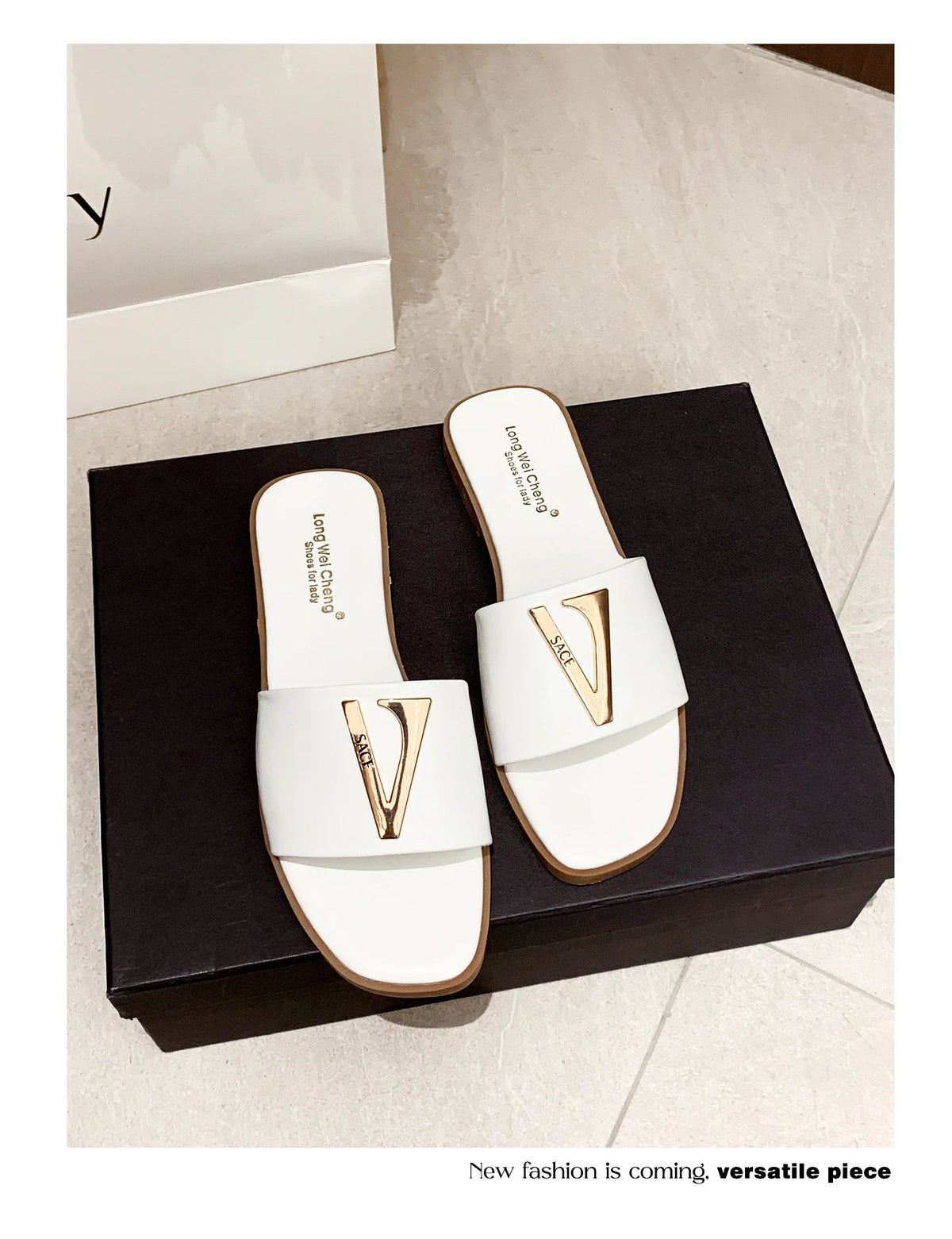 Women's Metal Letter Decorative Flat Slippers - Casual Beach Shoes