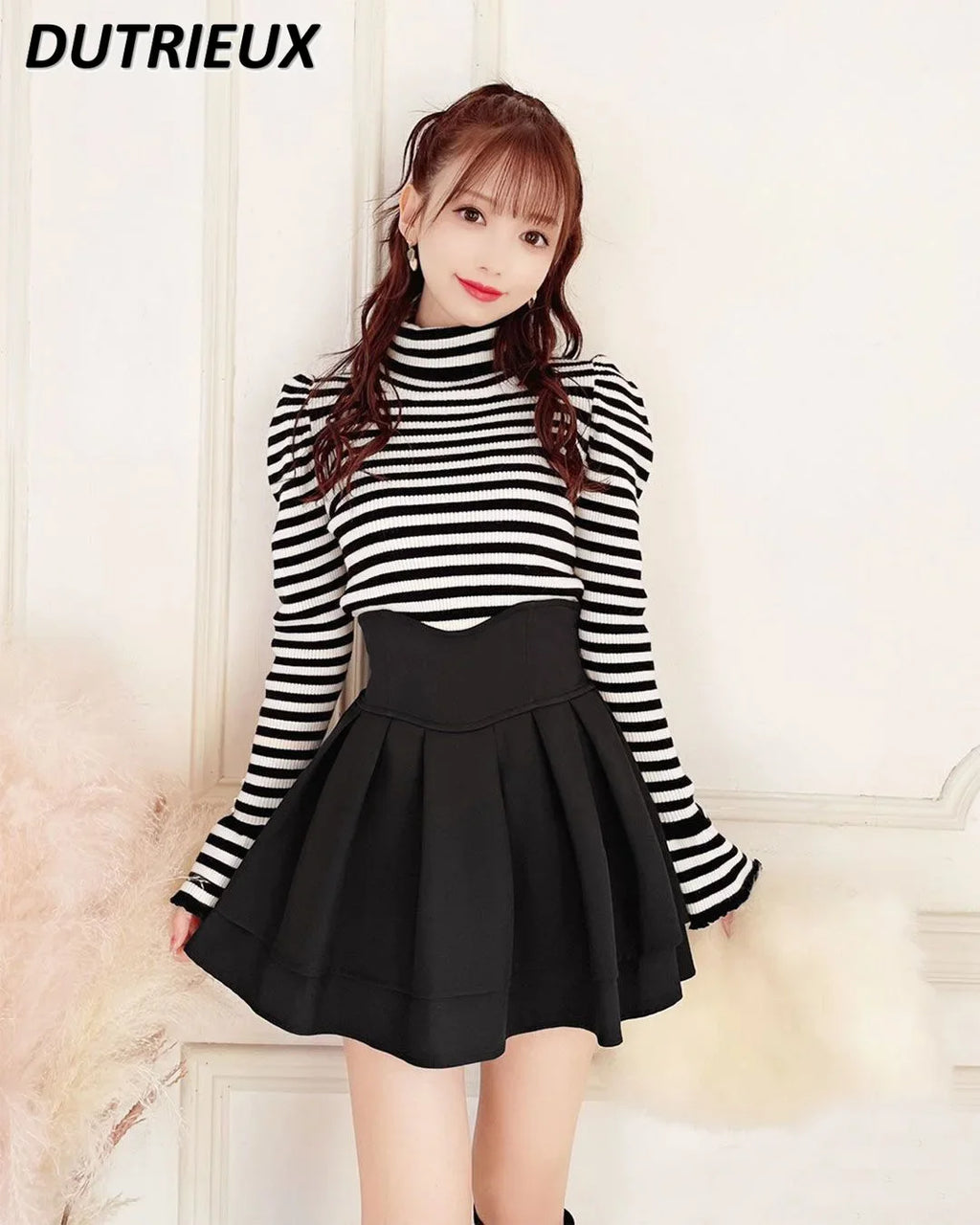 Japanese Lolita Black Skirts Women 2023 Spring Autumn New Radian Waistline Slim Short Pleated Skirt Female Mini Skirt Culottes