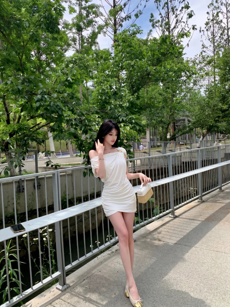 Sexy Slim Fit Metal Buckle Asymmetrical Shoulder Top Pleated Design Versatile Single Wear Tank Top Breathable Short Length