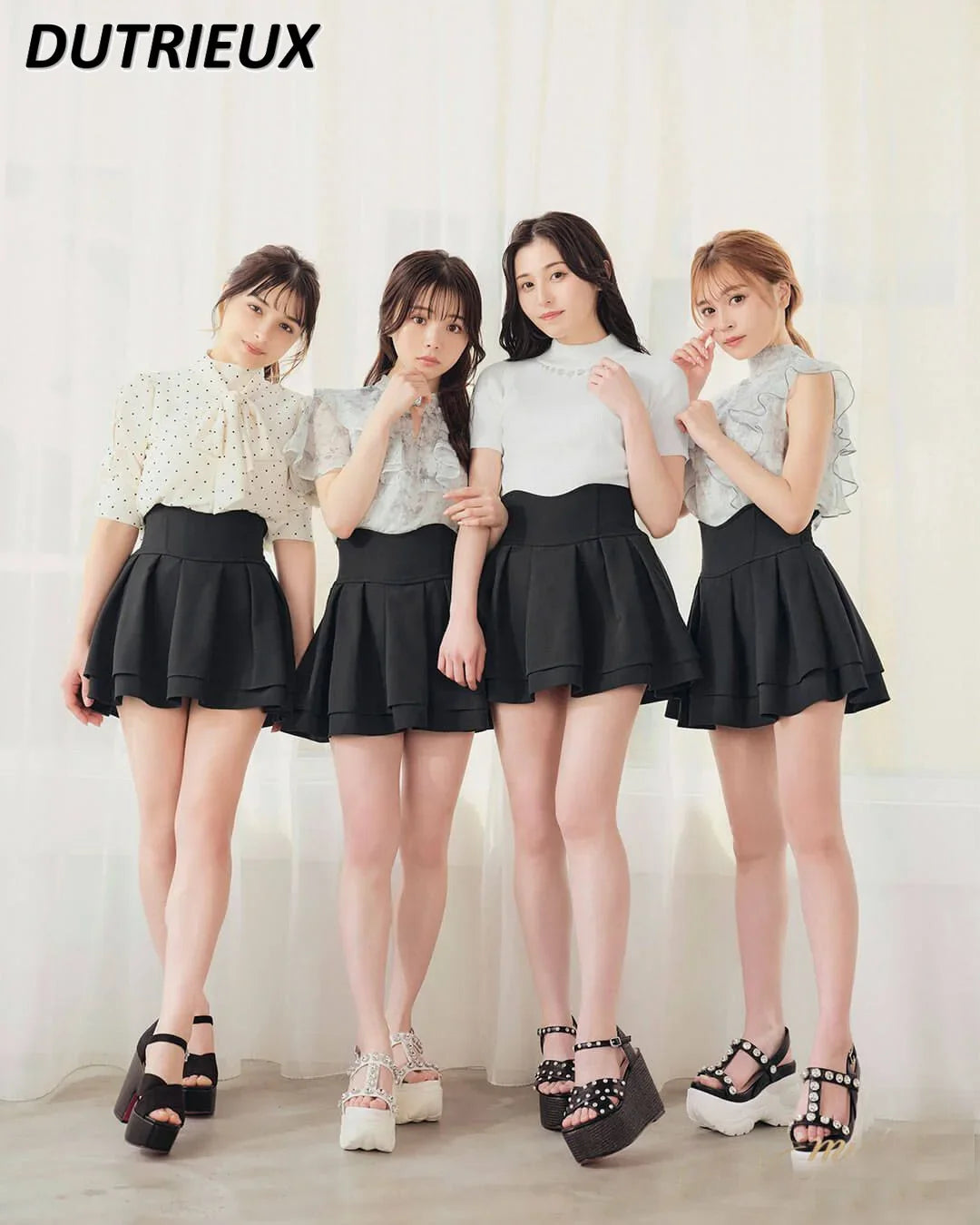 Japanese Lolita Black Skirts Women 2023 Spring Autumn New Radian Waistline Slim Short Pleated Skirt Female Mini Skirt Culottes