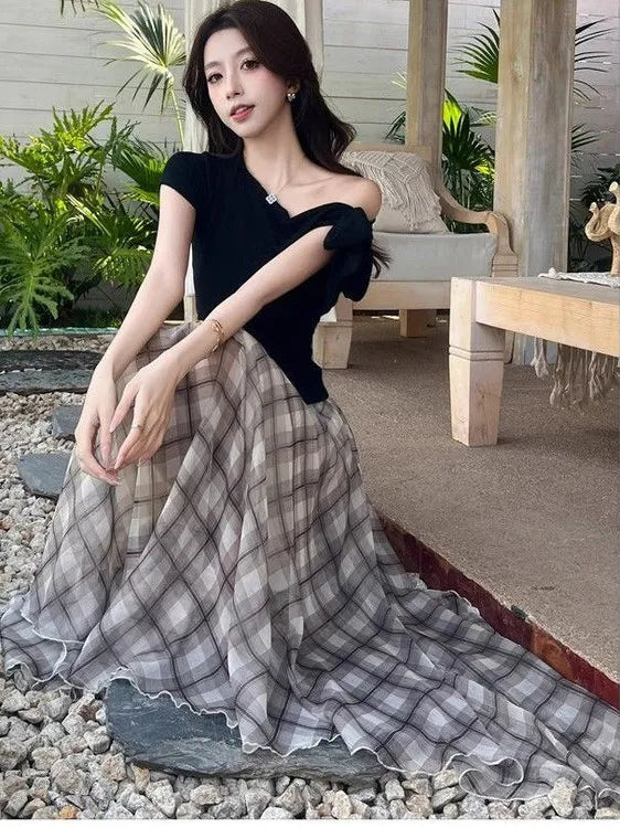 Stylish Black Asymmetrical Shoulder Bared Short Sleeve T-Shirt Women's Summer Waist Cinched Belted Slimming Top Korean Style