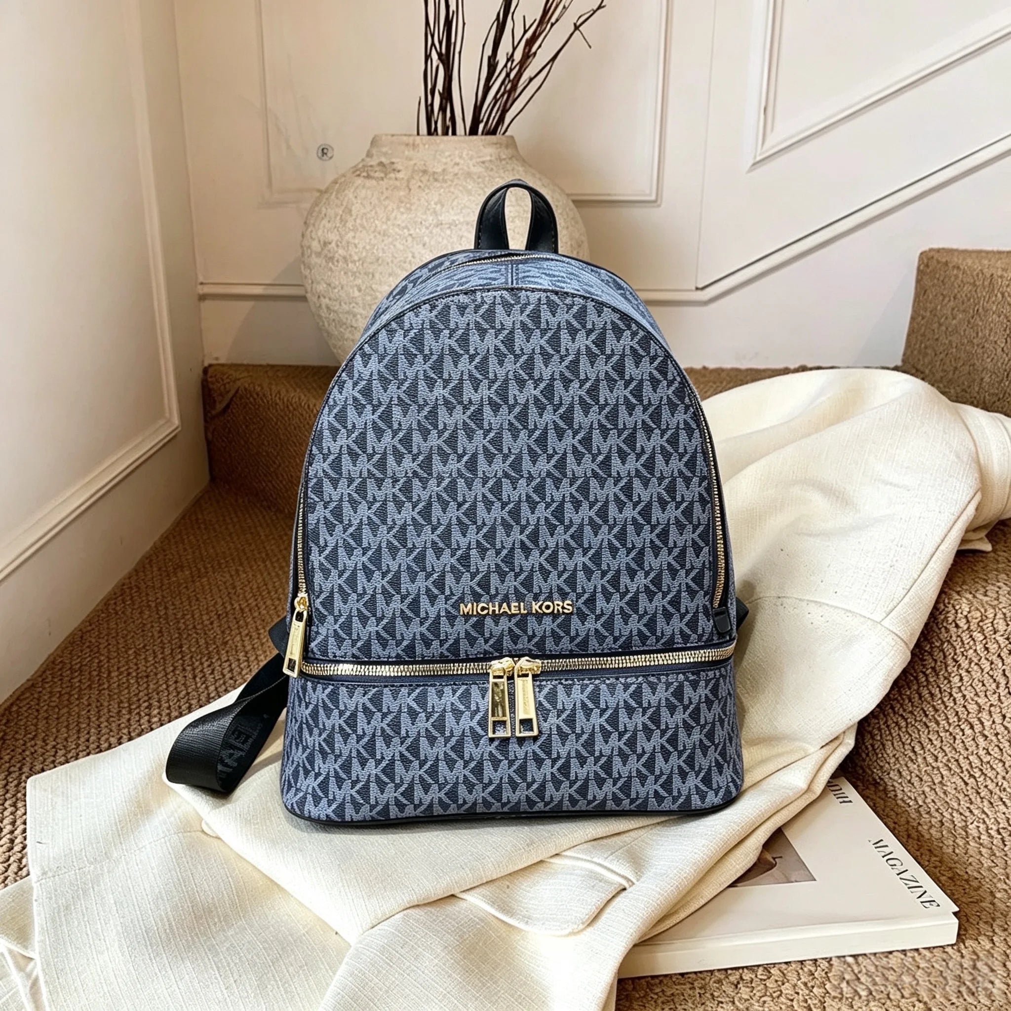 Brand new design Michael Kors Young Chamber women's backpack, a classic, stylish, versatile shoulder bag