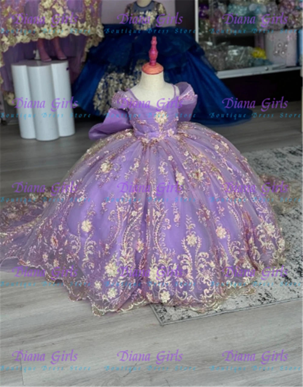 Luxurious Quality Lace Applique Flower Girls Dress Tulle Fluffy With Long Tail For Kid Wedding Birthday Party Evening Ball Gowns