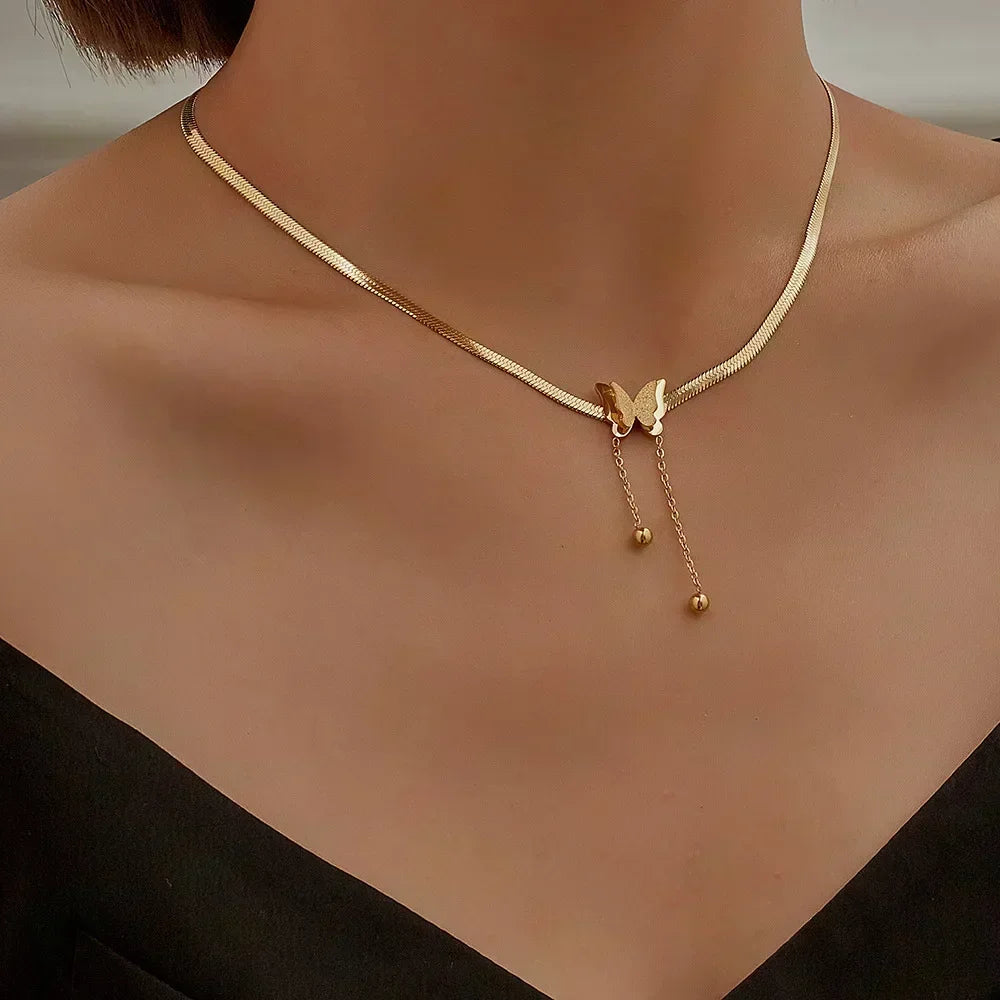 New Fashion Metal Wrinkled Stereoscopic Flowers Pendant Necklace For Women'S Charm Temperament Clavicle Chain Jewelry