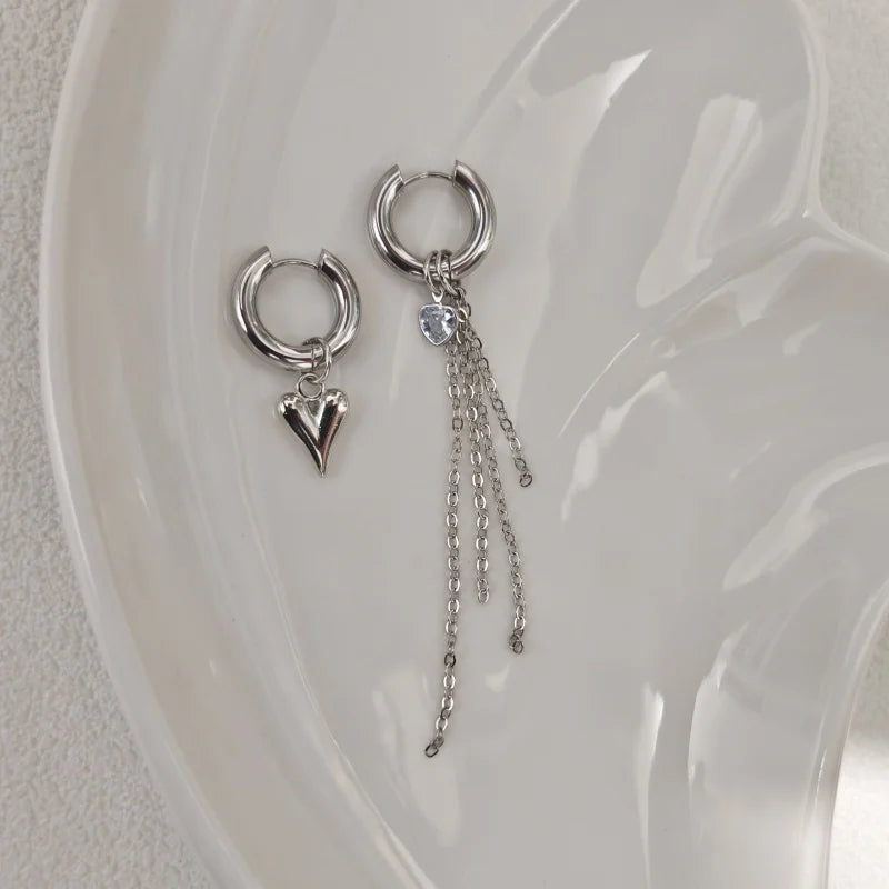 Ladies' Crystal Earrings With A Metallic Texture And Bird-Shaped Hooks. They Are Perfect For Wearing At Parties Or As Gifts.
