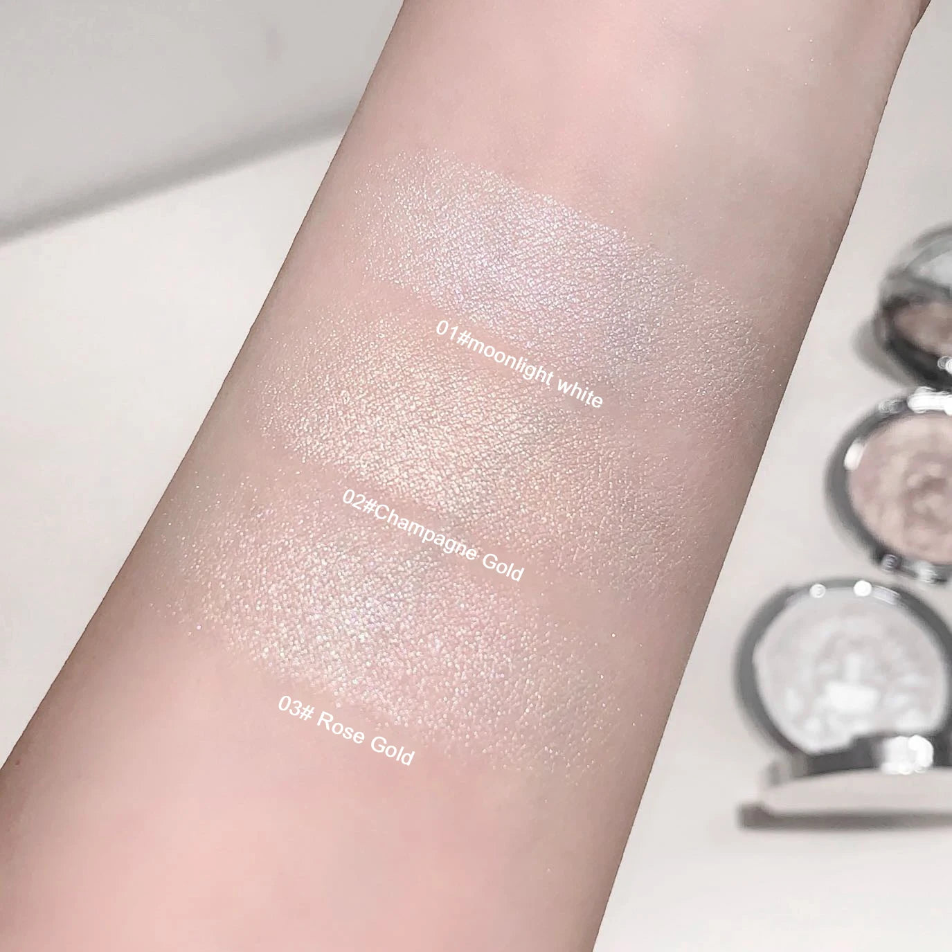 Three-Color Lion Shiny Highlight Soft And Delicate Powder Clear Pearlescent Glitter High Gloss Cream Makeup Pressed Powder