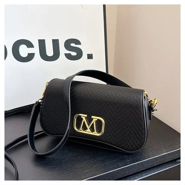 Famous Designer Crossbody Bag Trendy Letter Logo Also Serves As A Chic And Spacious Diaper Bag For Women
