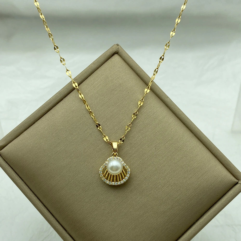 18K Gold Plated Stainless Steel Necklace for Women Copper Pendant Necklace Gold Plated Heart Butterfly Zircon Jewelry
