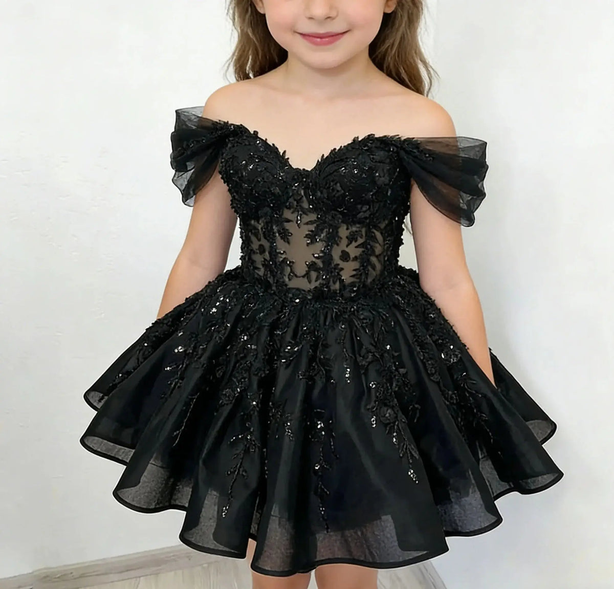 Customized Off Shoulder Black Knee Lenght Flower Girl Dress for Wedding V Neck See Through Beading Applique Bridal Gown