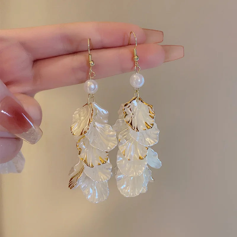 Flower Pearl Stud Earrings Korea Elegant Temperament White Color Petal Earrings For Women'S Wedding Jewelry Gifts