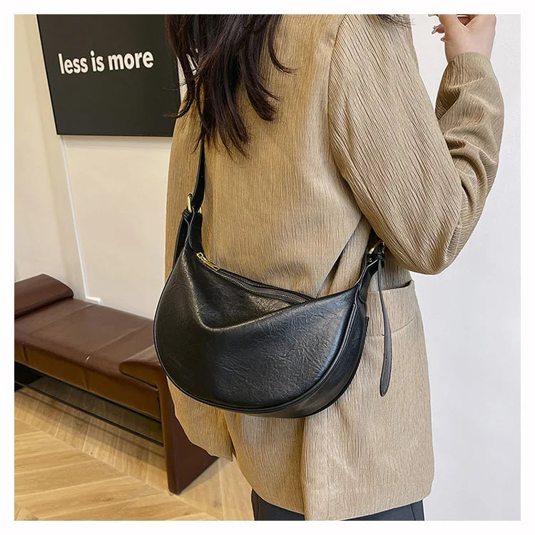 Women Vintage Soft Leather Dumpling Bag Fashion Adjustable Strap Crossbody Bag Large Capacity Crescent Shoulder Purse for Daily
