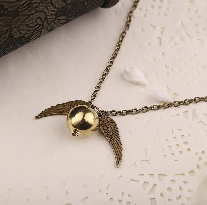 Fashion Round Metal Necklace For Women Elegant Design Statement Jewelry For Ladies