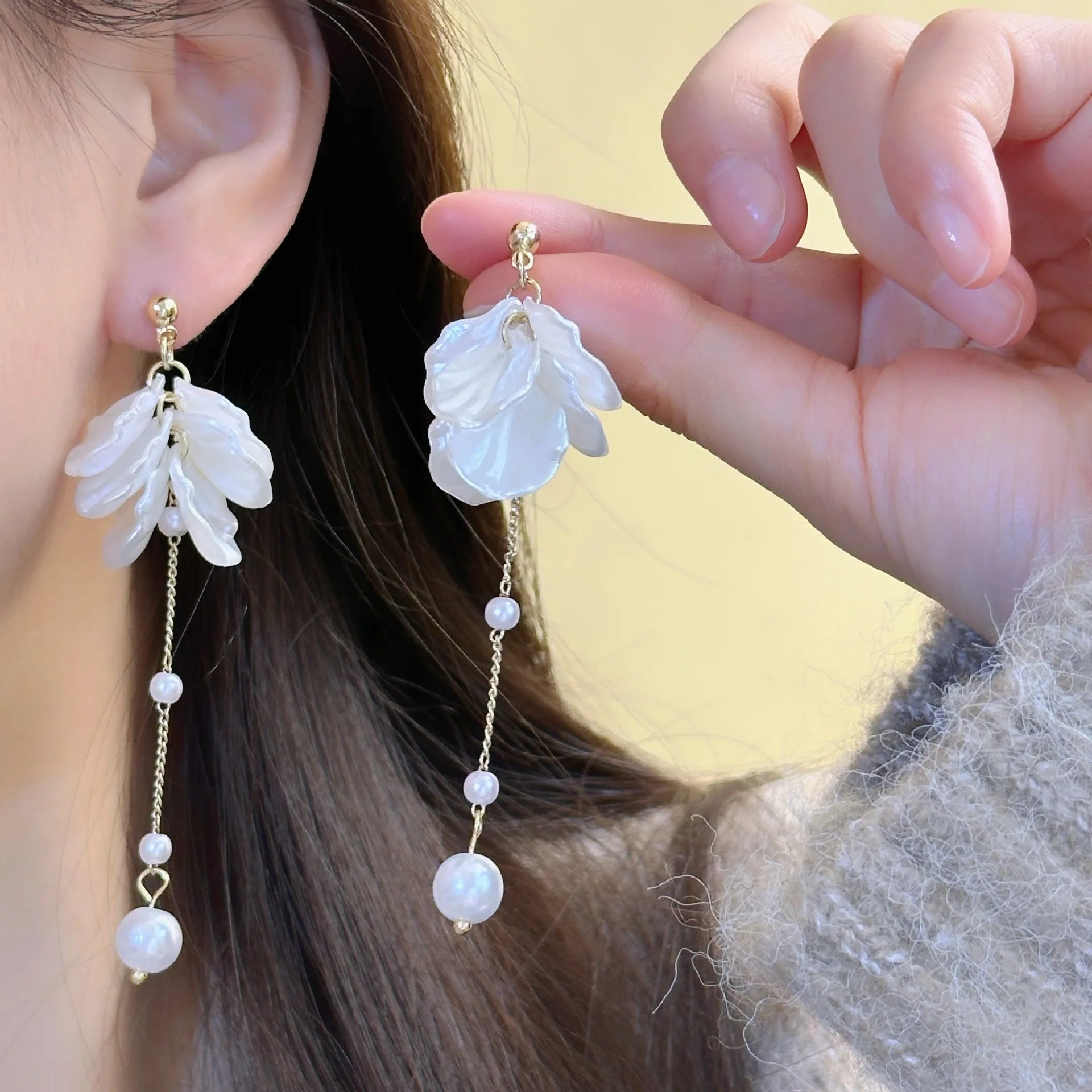 Flower Pearl Stud Earrings Korea Elegant Temperament White Color Petal Earrings For Women'S Wedding Jewelry Gifts