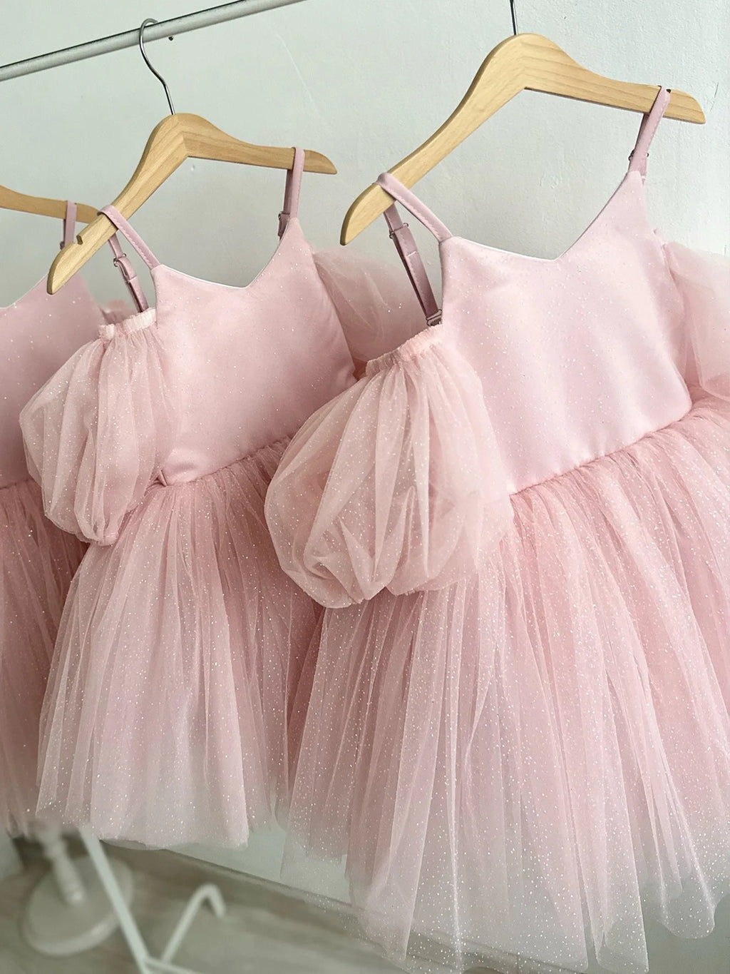 HETISO Sparkly Tulle Flower Girl Dresses Sleeveless Kids First Communion Wedding Birthday Princess Ball Gown 1-12 Years