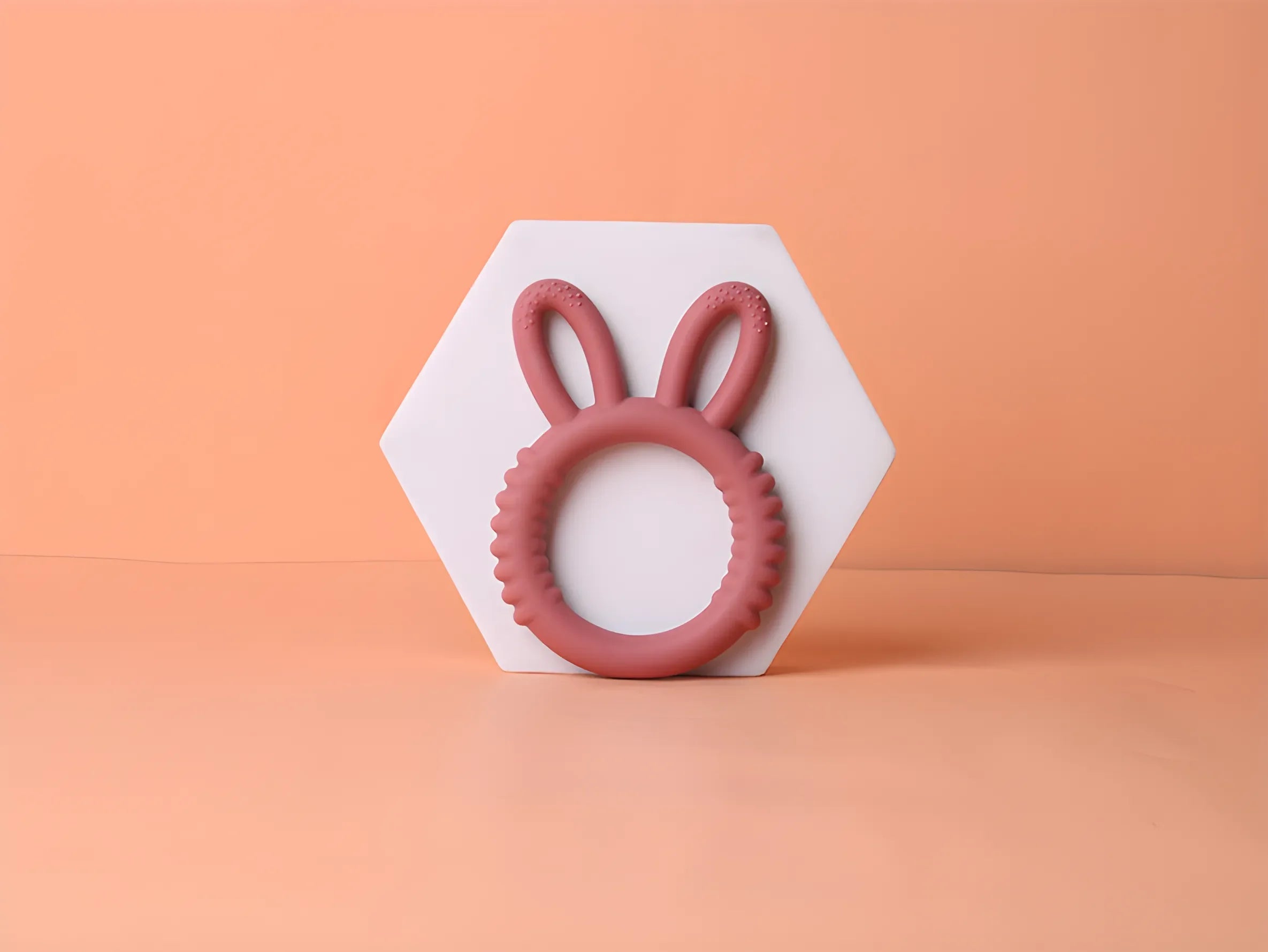 Mordedor de silicona con forma de conejito de Happy Children para bebés - Juguete calmante para la dentición