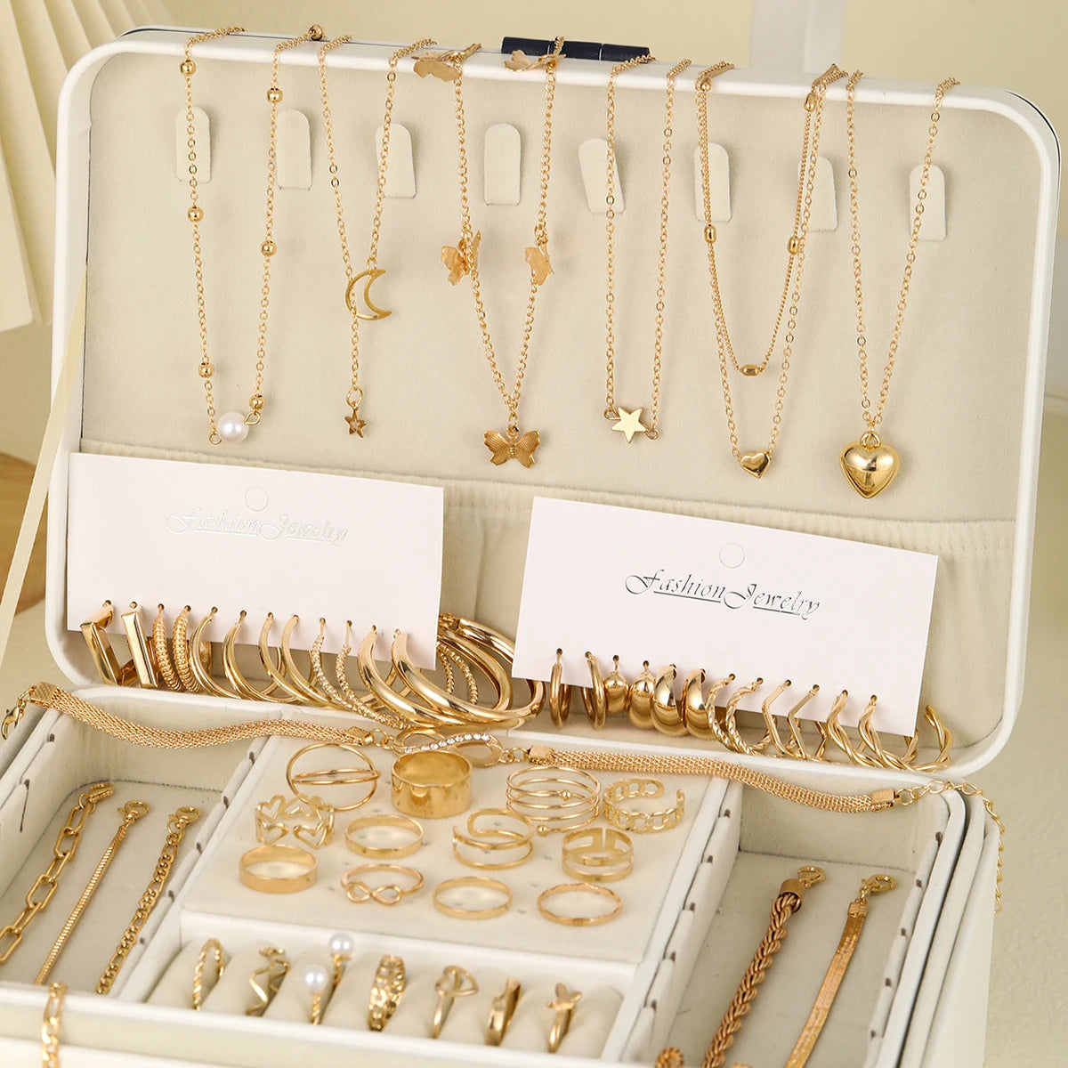 Elegant Vintage Jewelry Set With Pendant Necklace And Twisted C Hoop Earrings For Daily Outfits