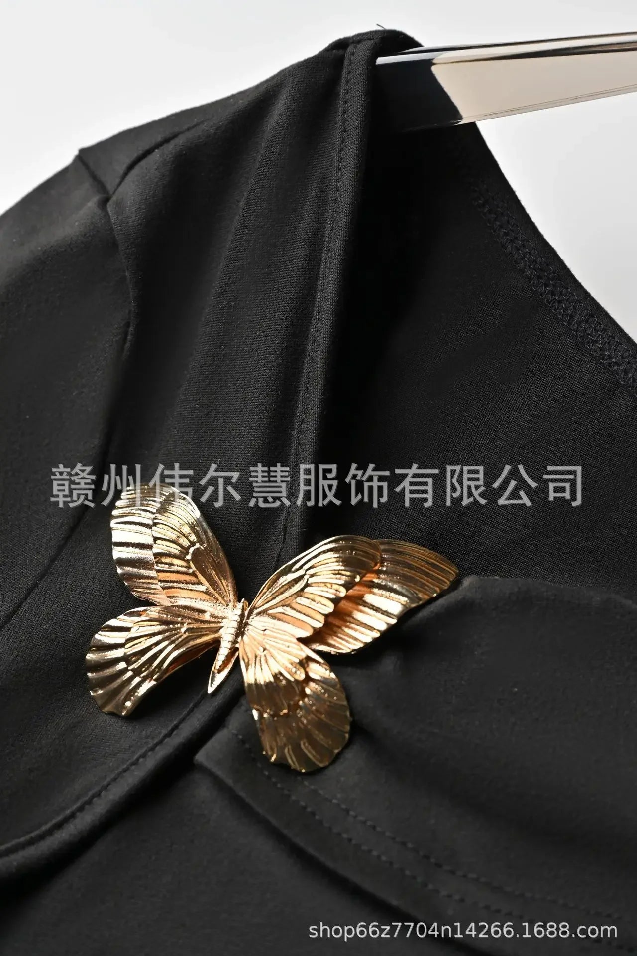 Metal Butterfly Buckle Sloping Shoulder T-shirt Women's Short Sleeve Slim Fitting Interior Blouse Casual Versatile Cropped Tops