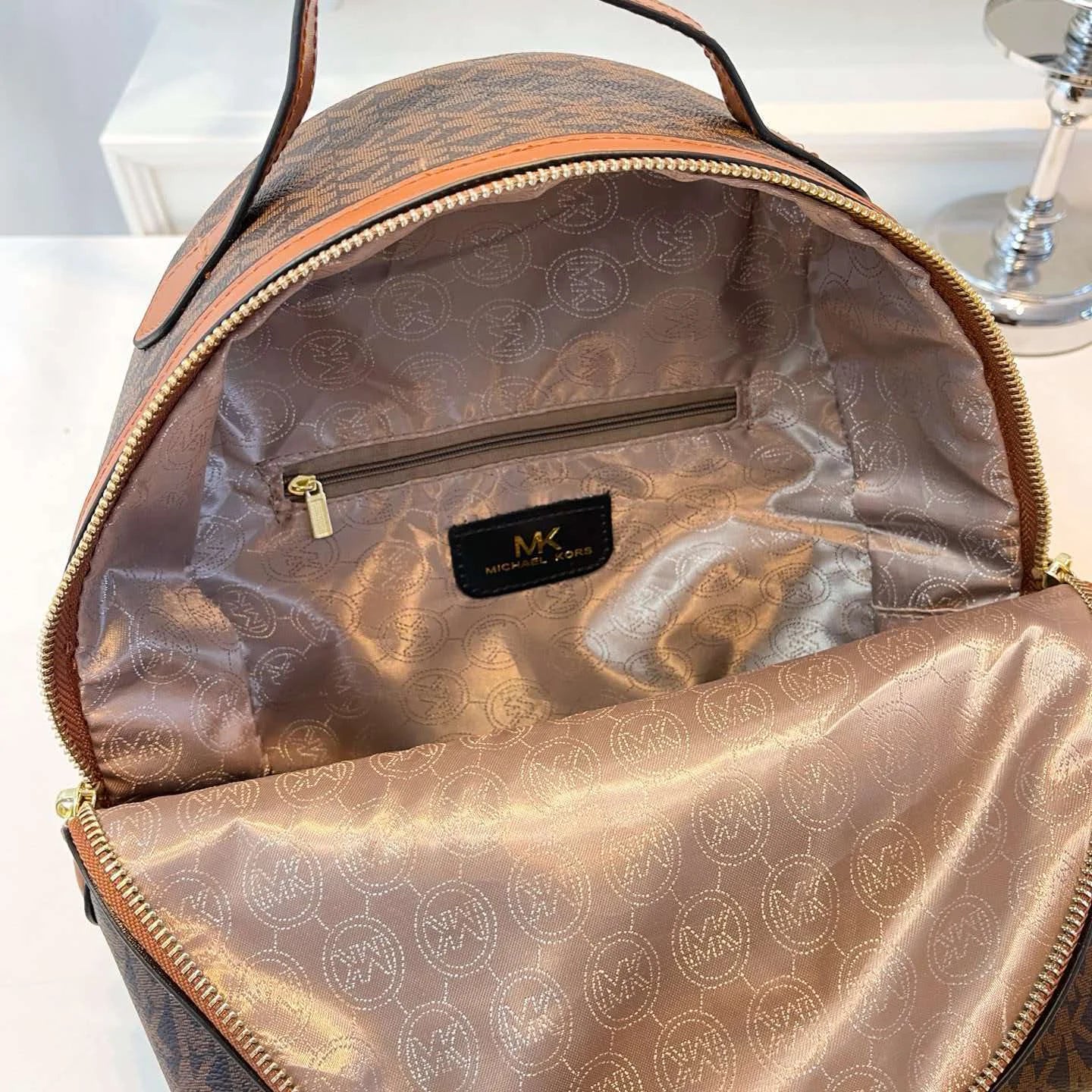 Michael Kors Sheila High-End Series 2026 New Fashion Versatile Urban Women's Large-Capacity Casual Travel Backpack, Simple PVC W