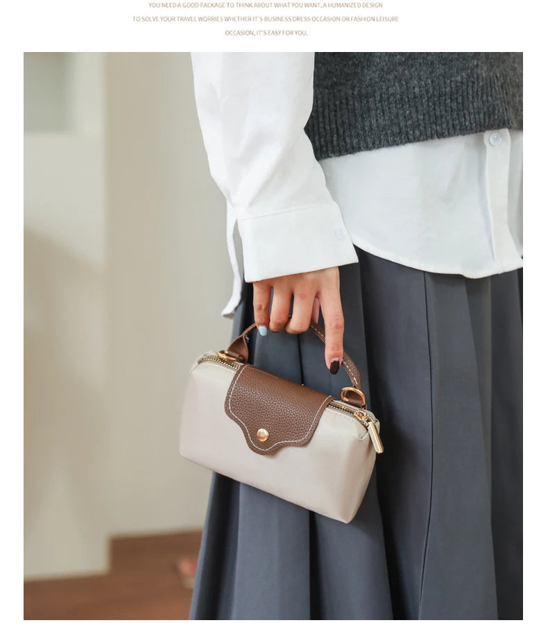 Fashionable and trendy one-shoulder bag, retro crossbody bag, simple and elegant small square bag for women.