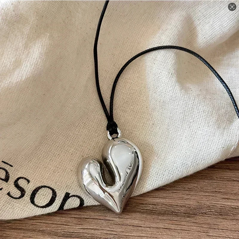 New Fashion Metal Wrinkled Stereoscopic Flowers Pendant Necklace For Women'S Charm Temperament Clavicle Chain Jewelry