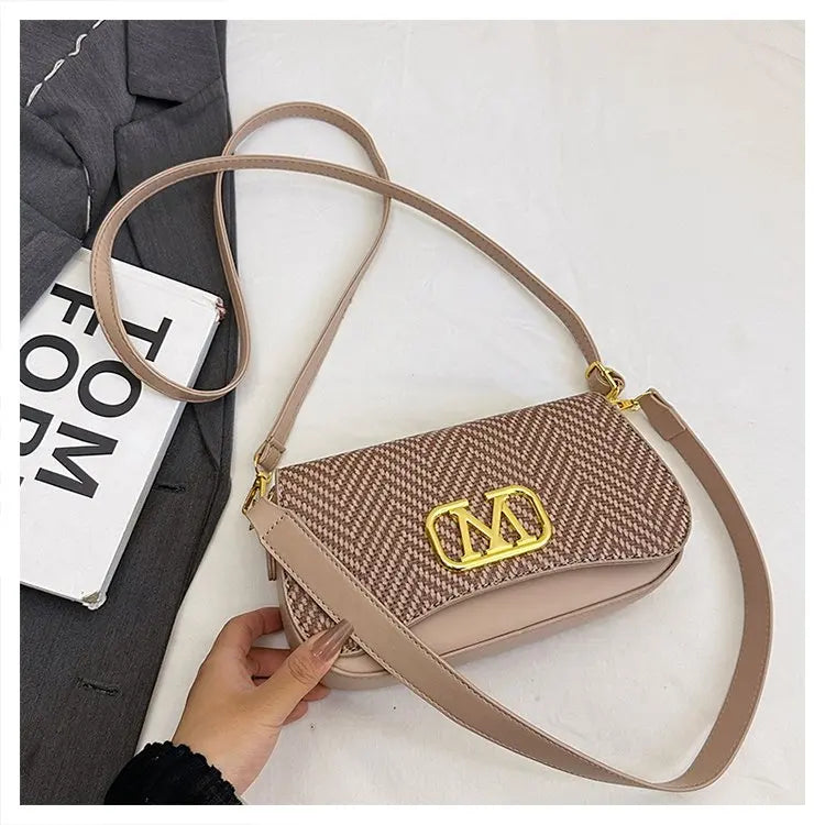 Famous Designer Crossbody Bag Trendy Letter Logo Also Serves As A Chic And Spacious Diaper Bag For Women