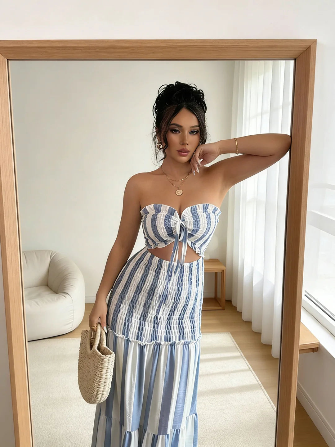 2026 Summer Lady And White Striped Strapless Dress With Hollowed Waist And Tiered Hem For Vacation Femme Elegant