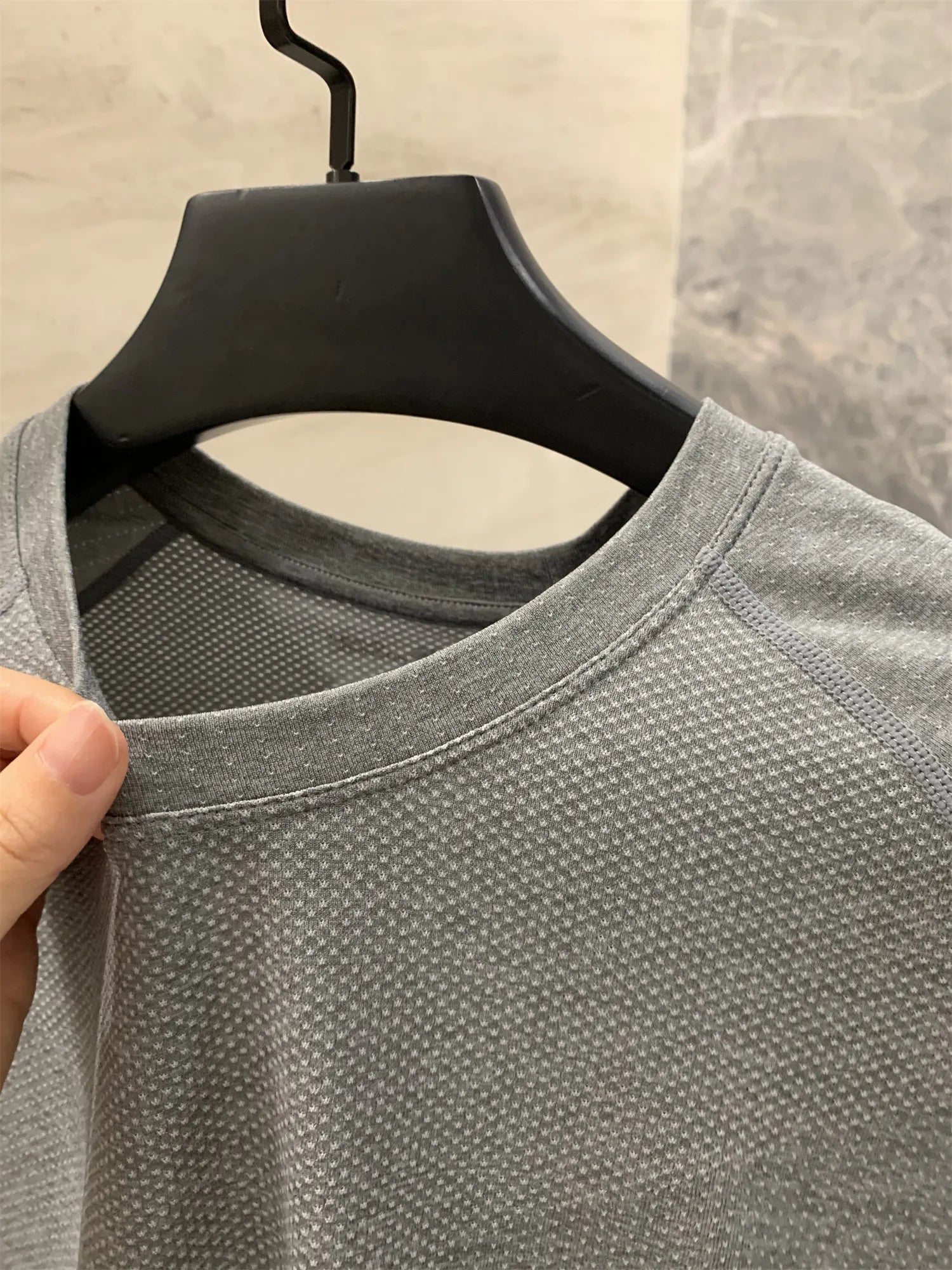 Leavo Johnson Men's Seamless Knitted Summer T-Shirt Quick Dry Mesh Sporty Short Sleeve round Neck Geometric Pattern Polyester