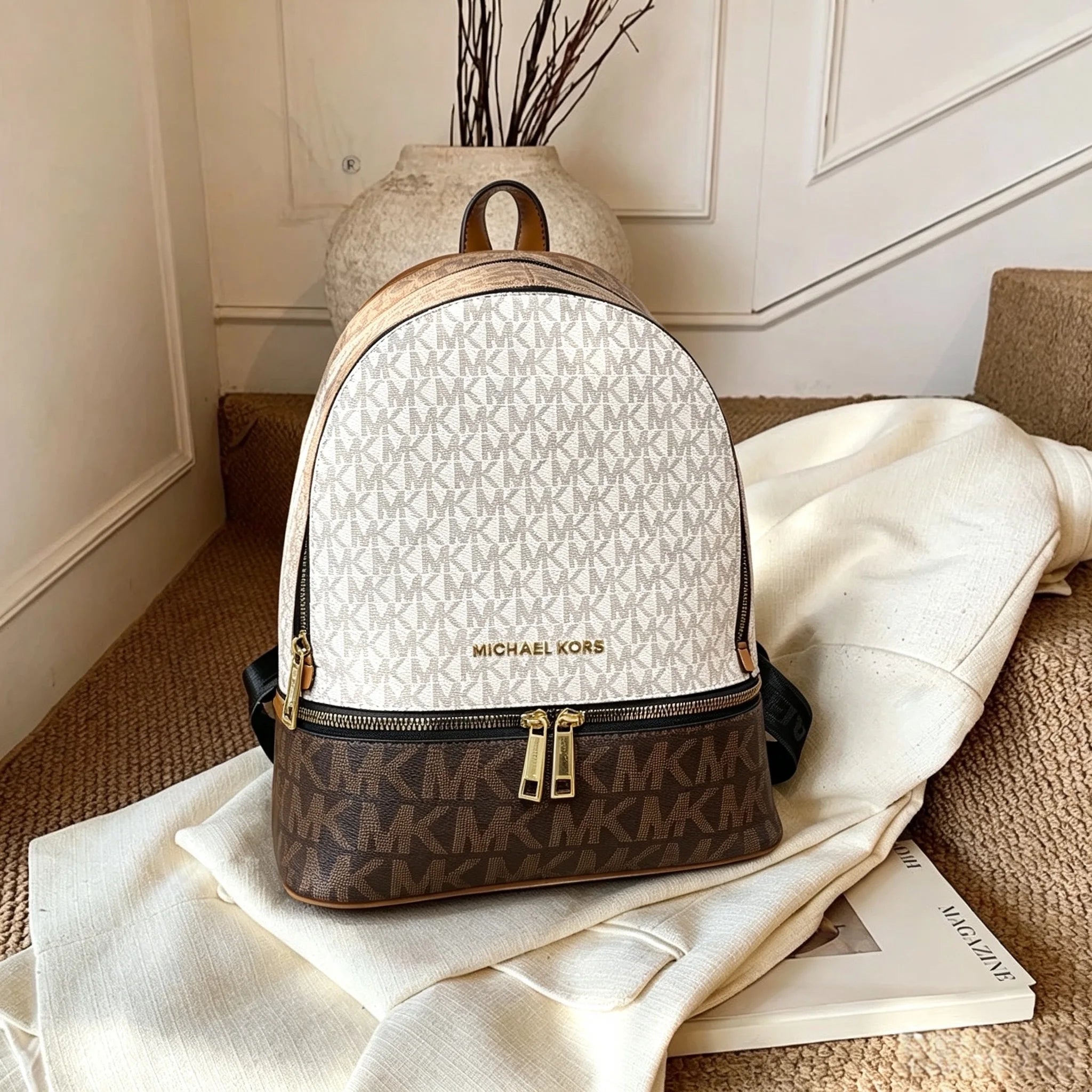 Brand new design Michael Kors Young Chamber women's backpack, a classic, stylish, versatile shoulder bag
