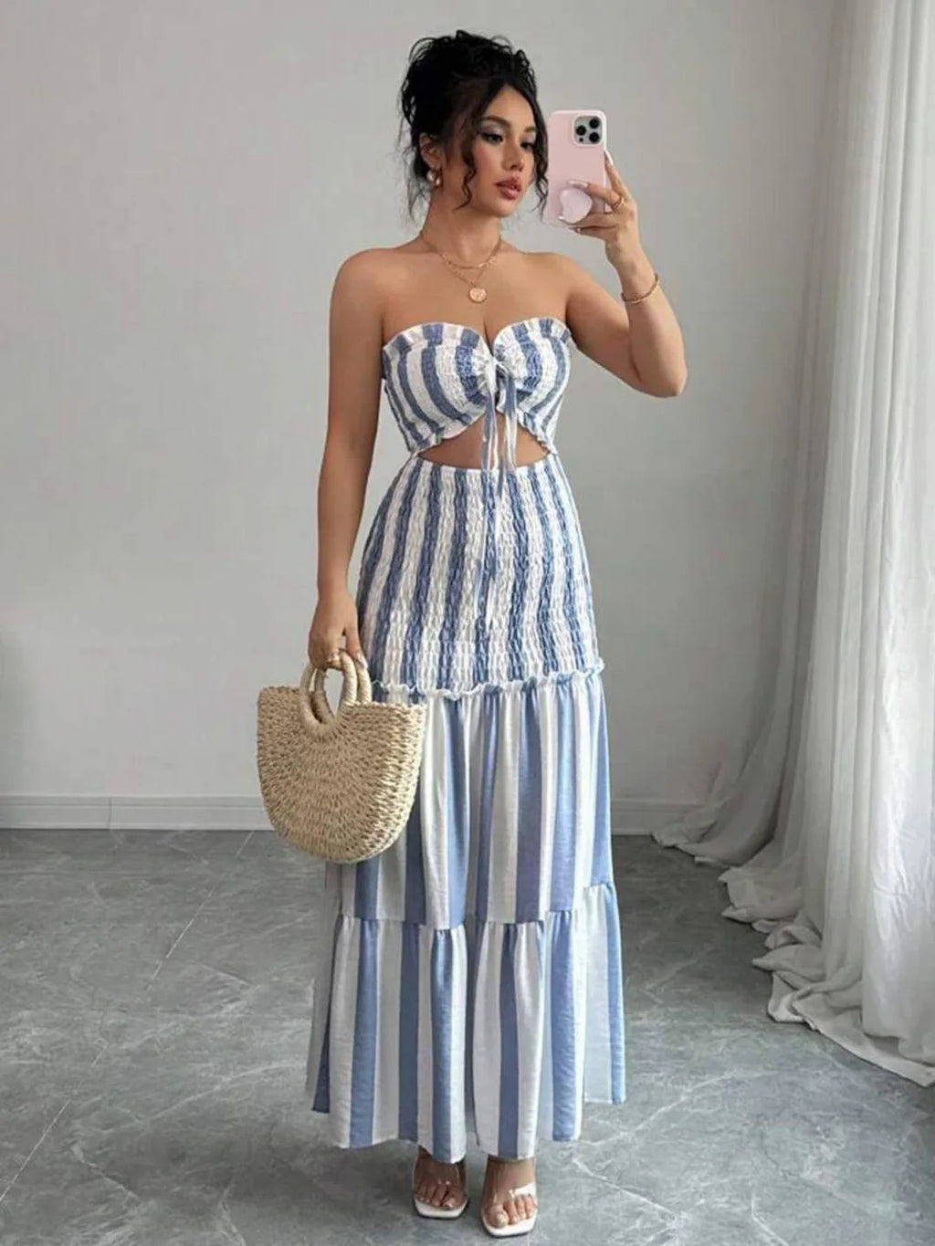 2026 Summer Lady And White Striped Strapless Dress With Hollowed Waist And Tiered Hem For Vacation Femme Elegant