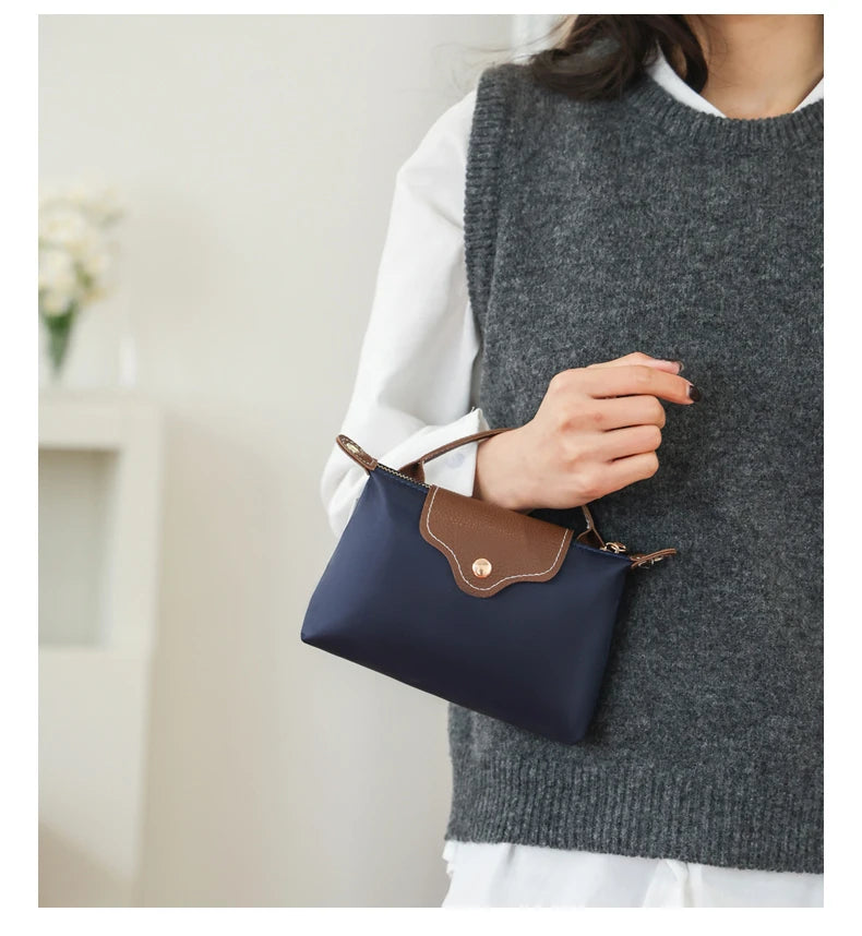Fashionable and trendy one-shoulder bag, retro crossbody bag, simple and elegant small square bag for women.