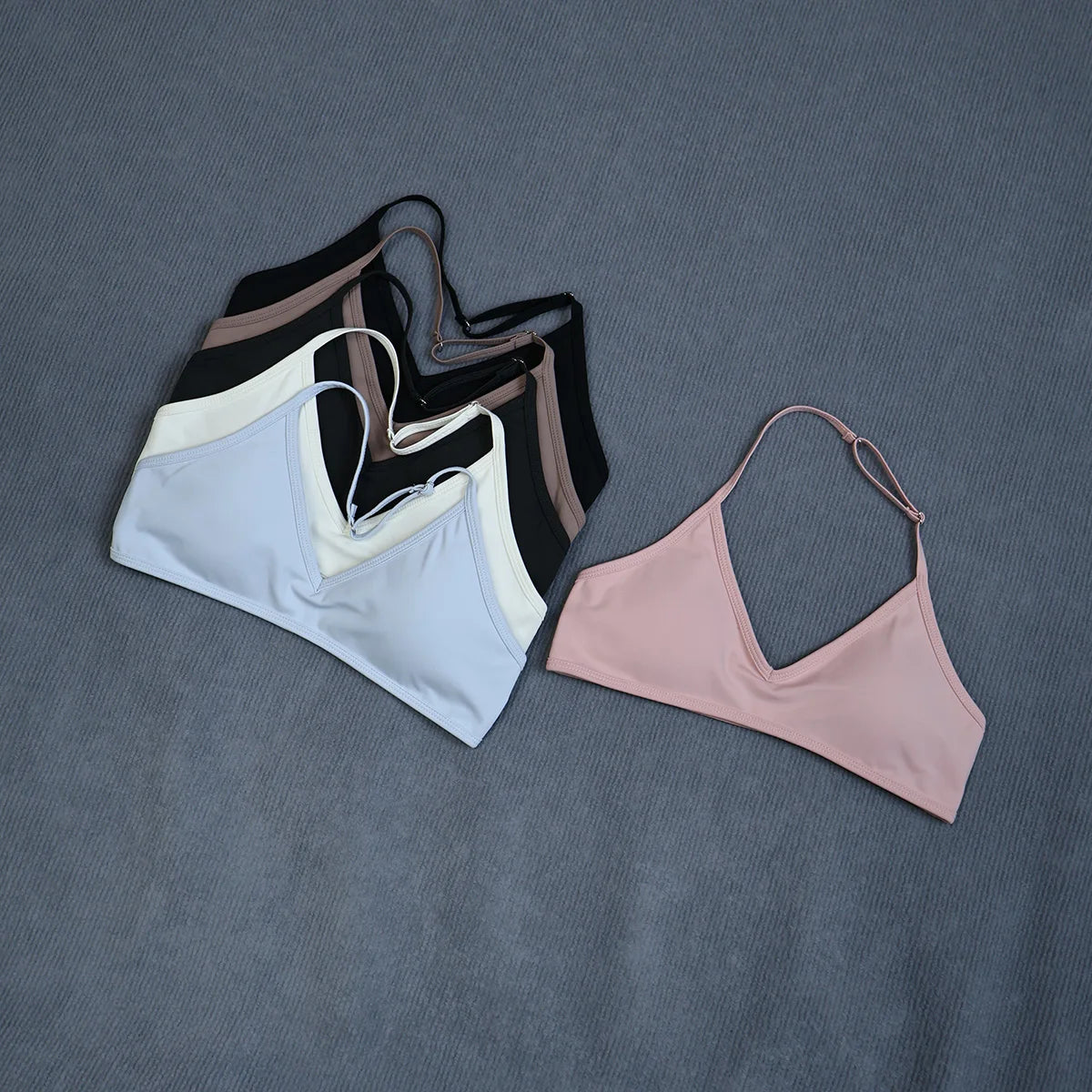 Women's Summer Halter Neck Padded Sports Yoga Bra Shock Absorption Support Backless Crop Top for Outdoor Running And Gym