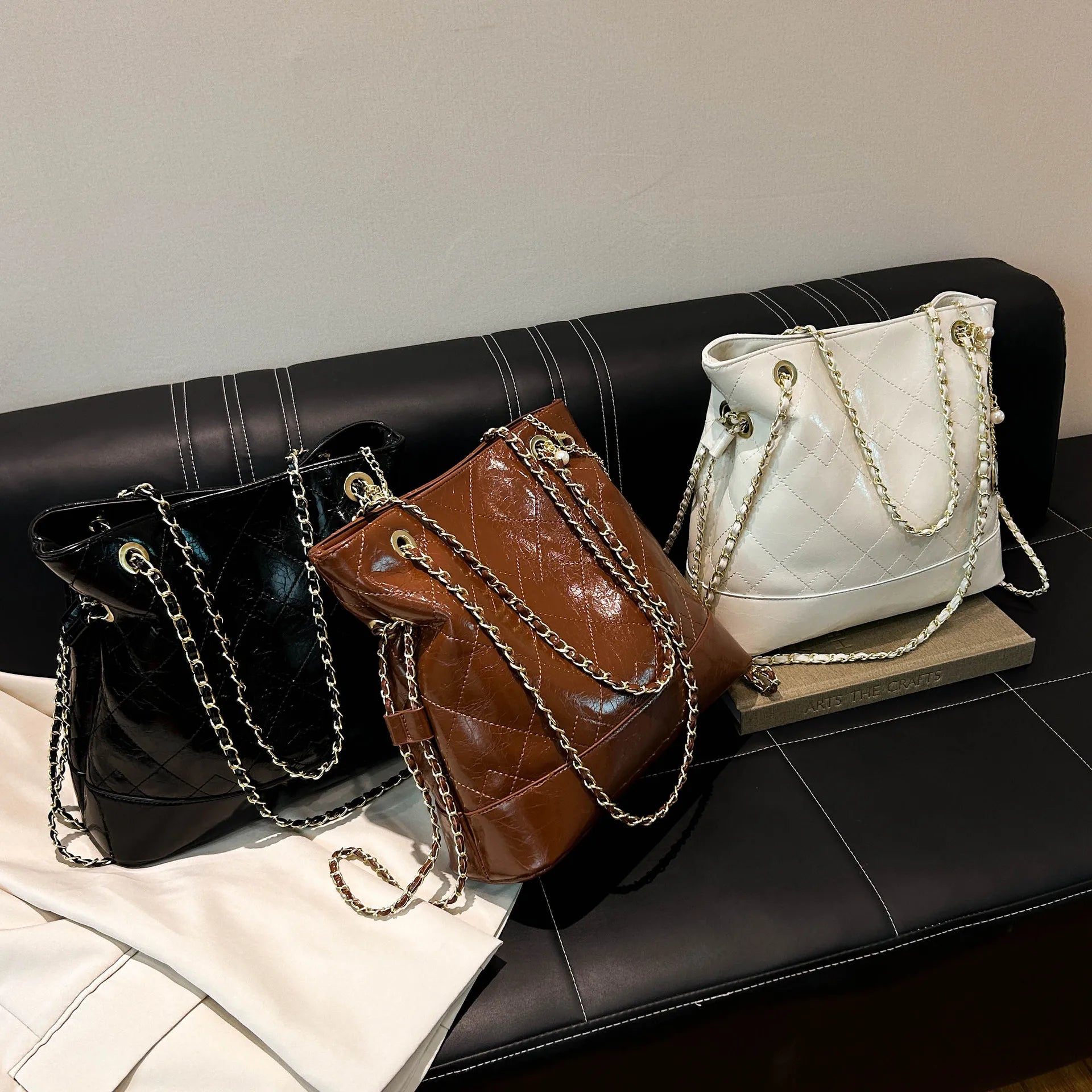 Elegant Korean Minimalist Bucket Bag Shoulder Crossbody Underarm Bag Design Sensation Luxury Fashion City Simple Style PU Mat...