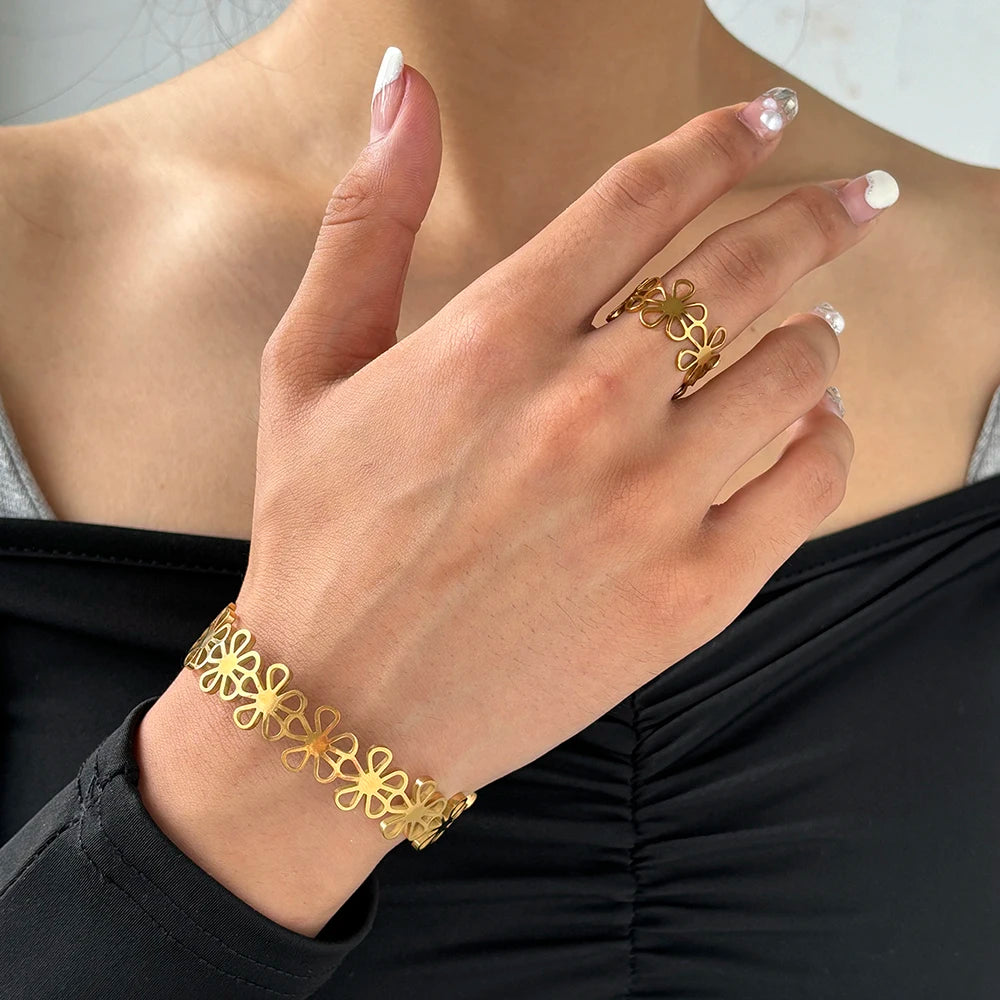 Stainless Steel Bracelet Rings Set Hollow Flowers Unusual Retro Bracelet Ring For Women'S Jewelry Non-Fading High-Quality New