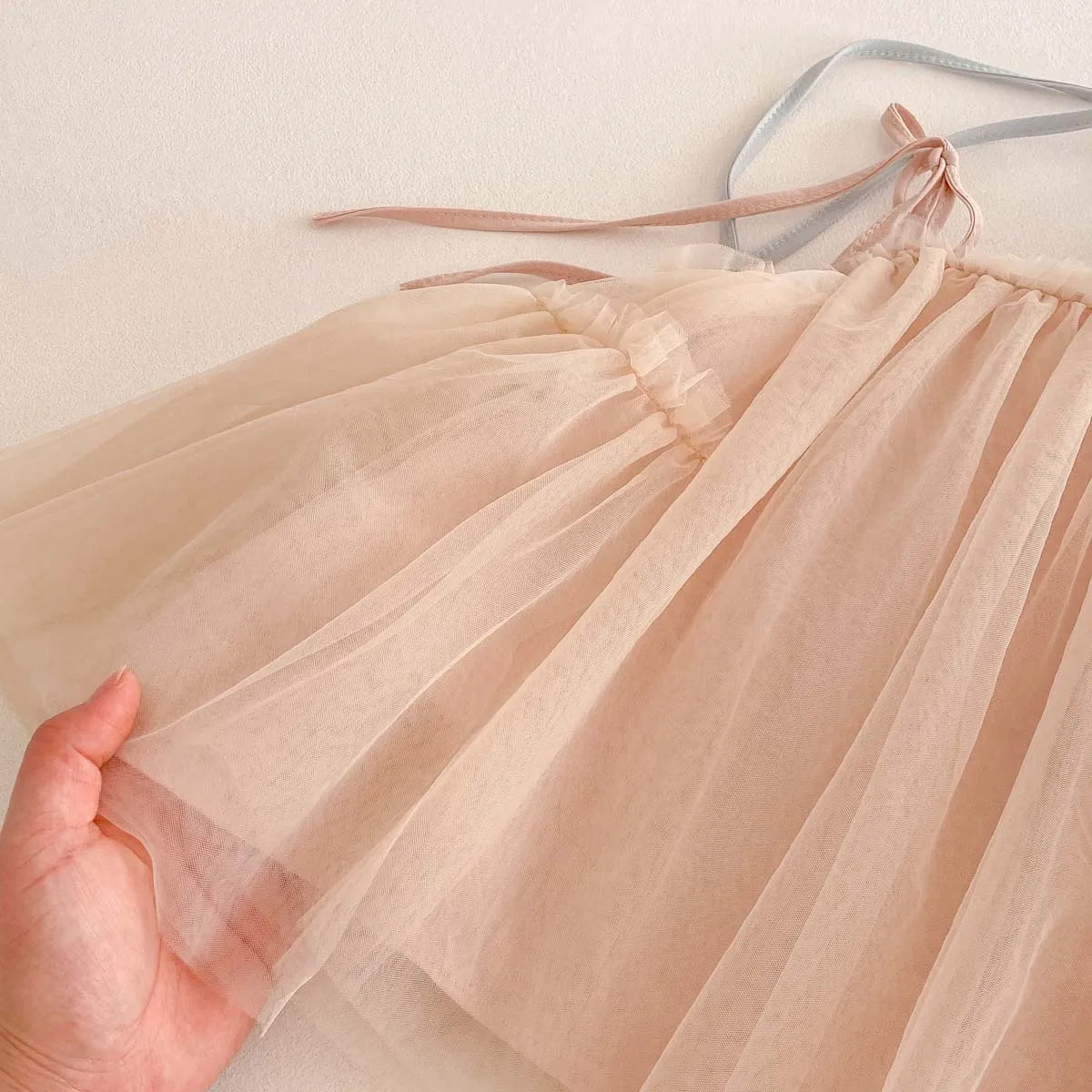 Girls ins strap dress, summer new Korean girls sweet princess dress mesh strap dress, suitable for going out