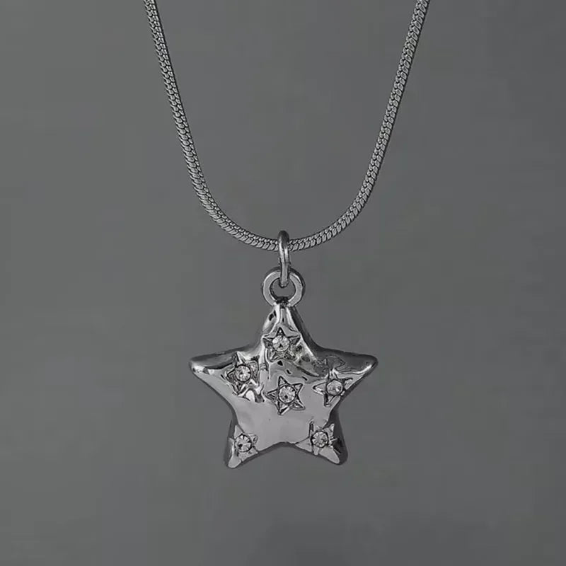 New Fashion Metal Wrinkled Stereoscopic Flowers Pendant Necklace For Women'S Charm Temperament Clavicle Chain Jewelry