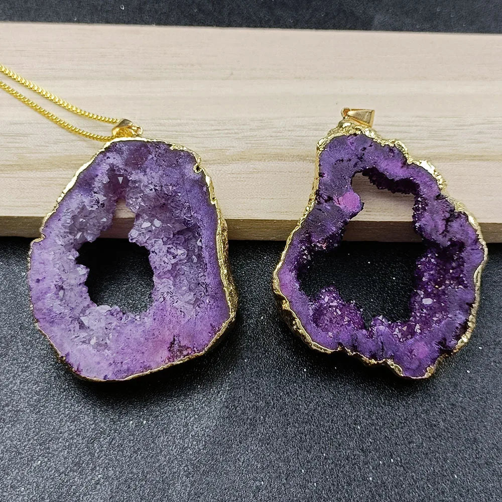Natural Agate Slice Druzy Necklace Irregular Quartz Geode Pendant Necklace with Gold Plated Edge Crystal Stone Jewelry for Women