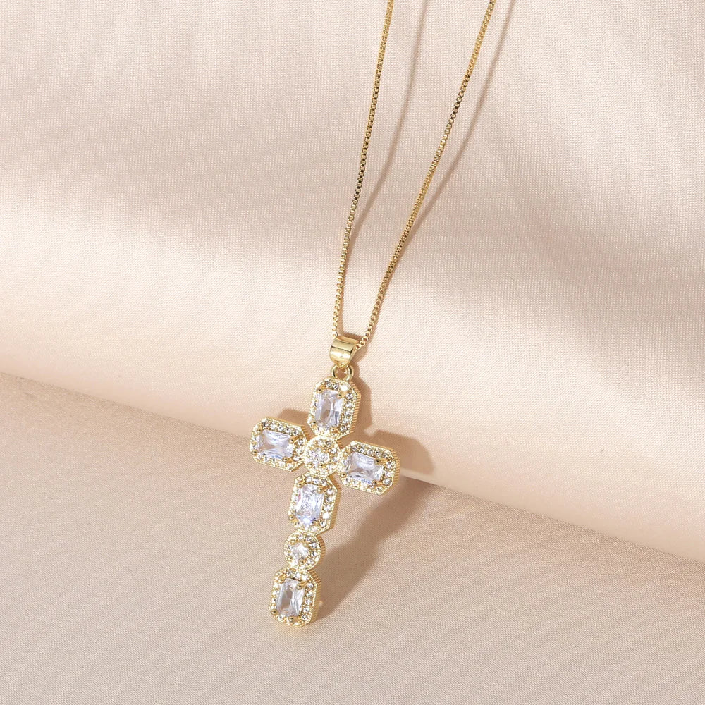 Flola Women'S Crystal Cross Necklaces Multicolor Luxury Pendant Necklaces Christian Copper Gold Plated Religious Jewelry Nkeb775