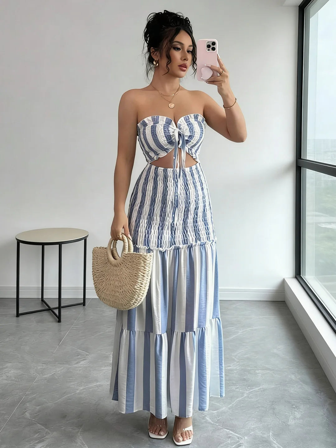 2026 Summer Lady And White Striped Strapless Dress With Hollowed Waist And Tiered Hem For Vacation Femme Elegant