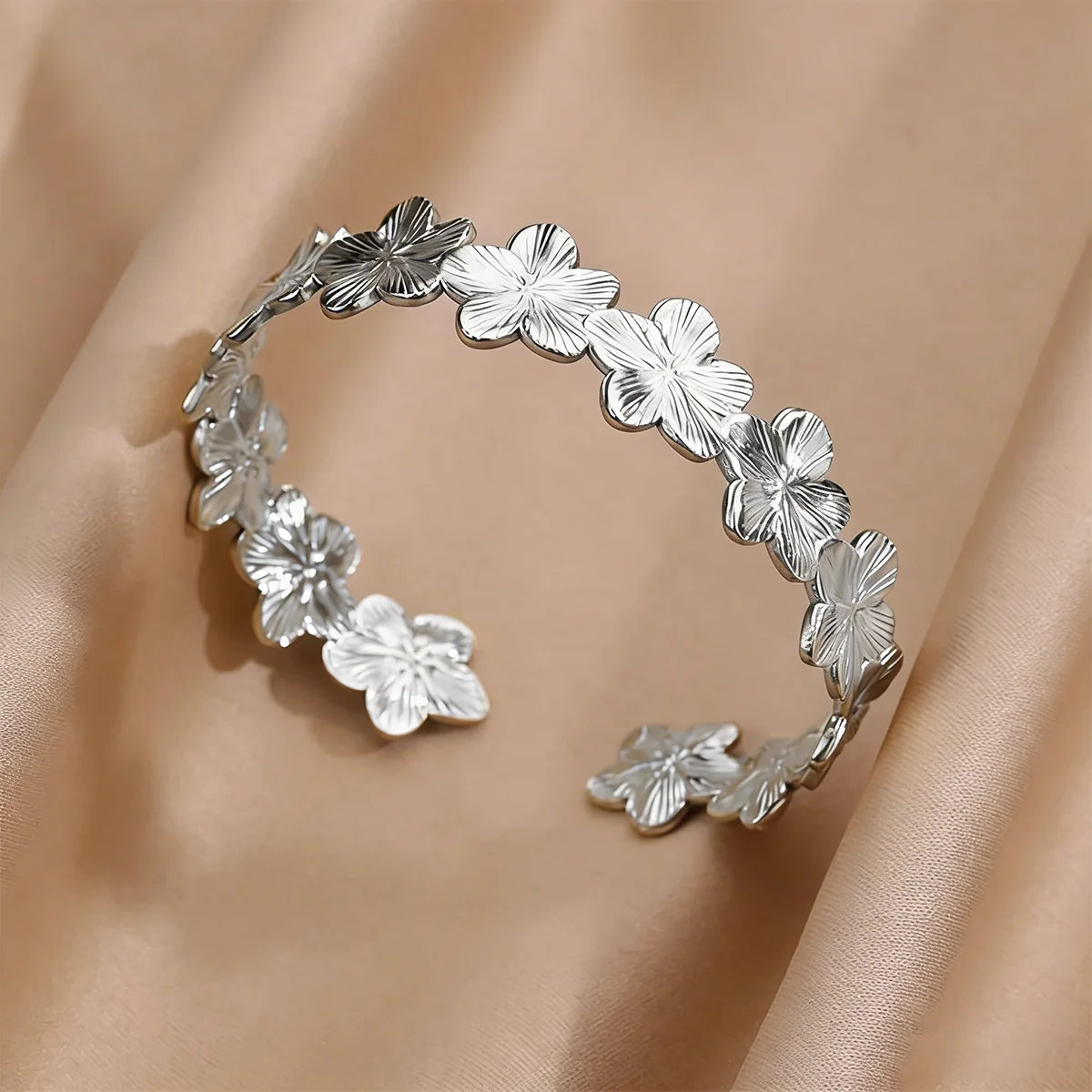 Stainless Steel Wide Bangles For Women'S Luxury Gold Color Chunky Flower Cuff Bangle Bracelet Femme Vintage Wedding Jewelry Gifts