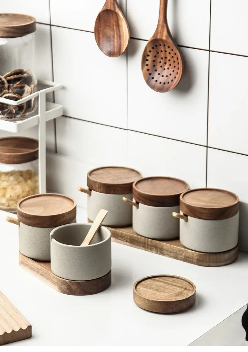 Retro Ceramic Seasoning Jar Pepper Storage Bottle Round Ceramic Seasoning Jar with Wooden Lid Salt Pepper Kitchen Tool