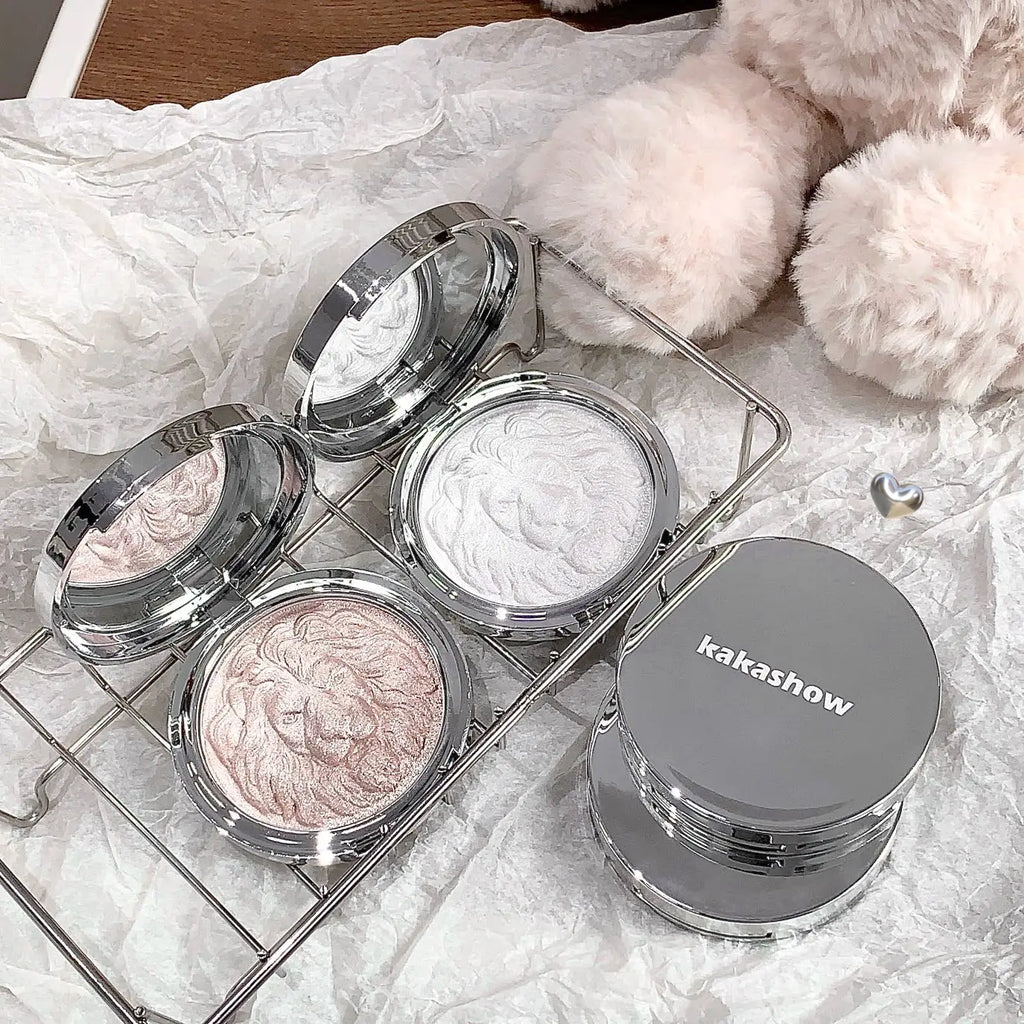 Three-Color Lion Shiny Highlight Soft And Delicate Powder Clear Pearlescent Glitter High Gloss Cream Makeup Pressed Powder
